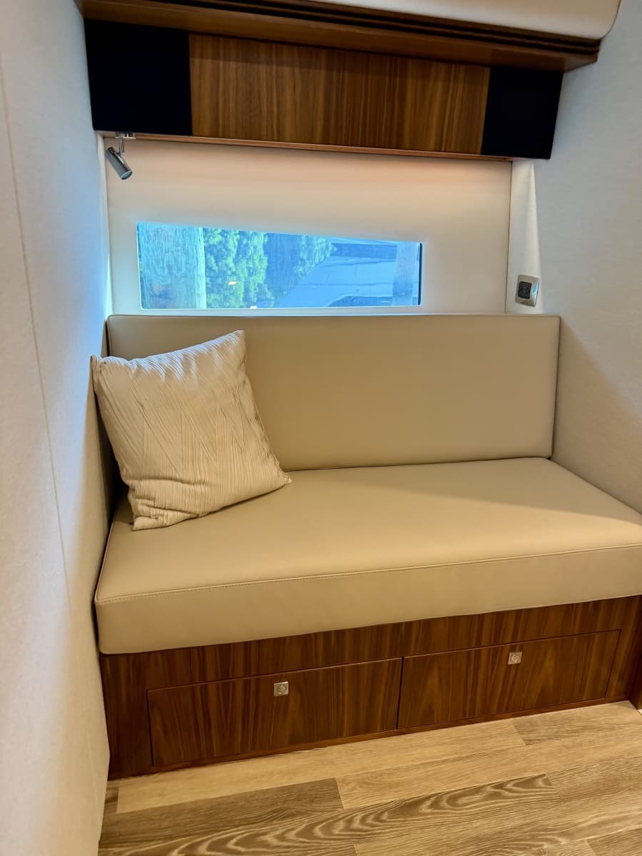 2020 Riviera 4800 Sport Yacht - Photo 24