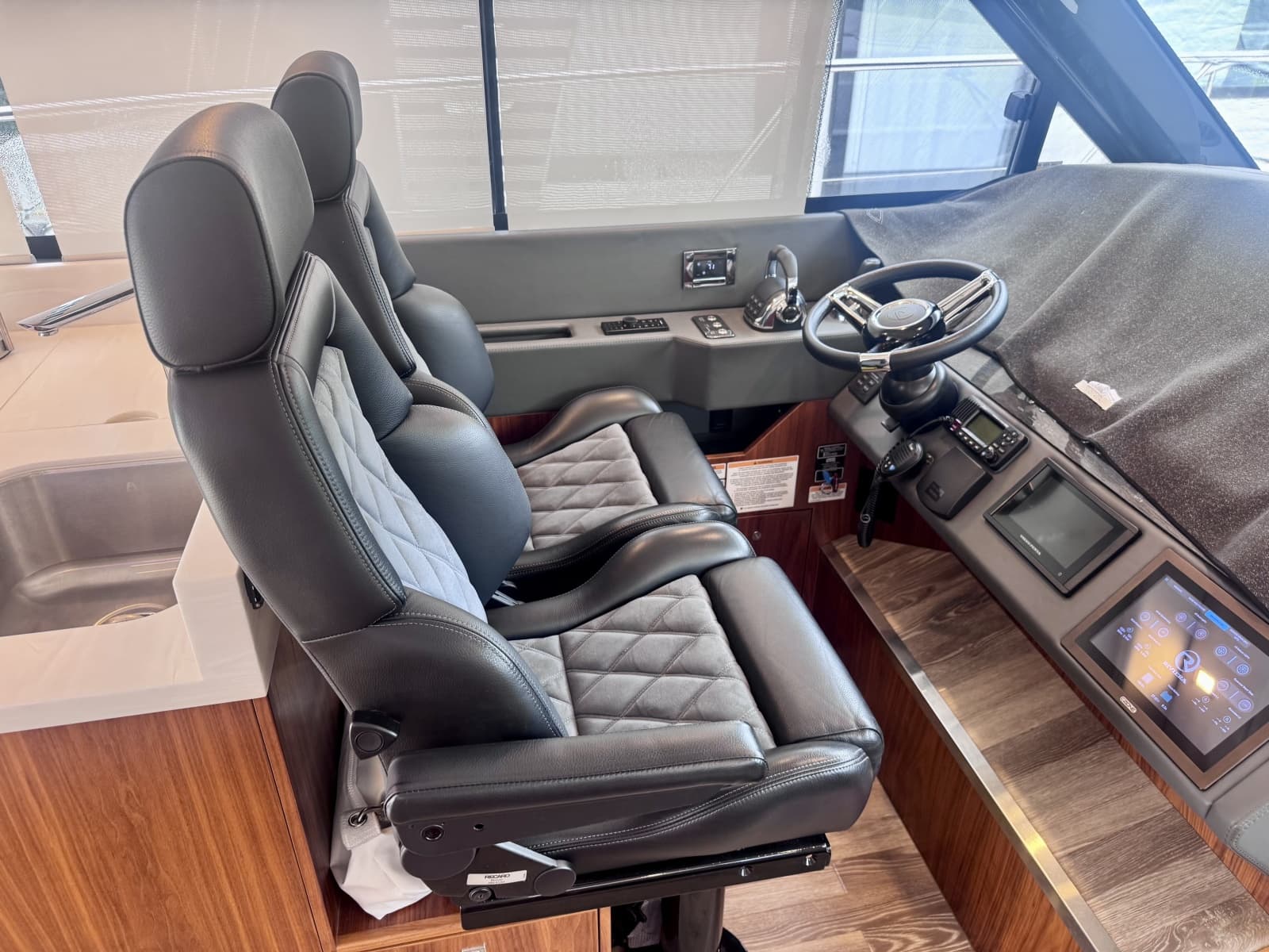 2020 Riviera 4800 Sport Yacht - Photo 20