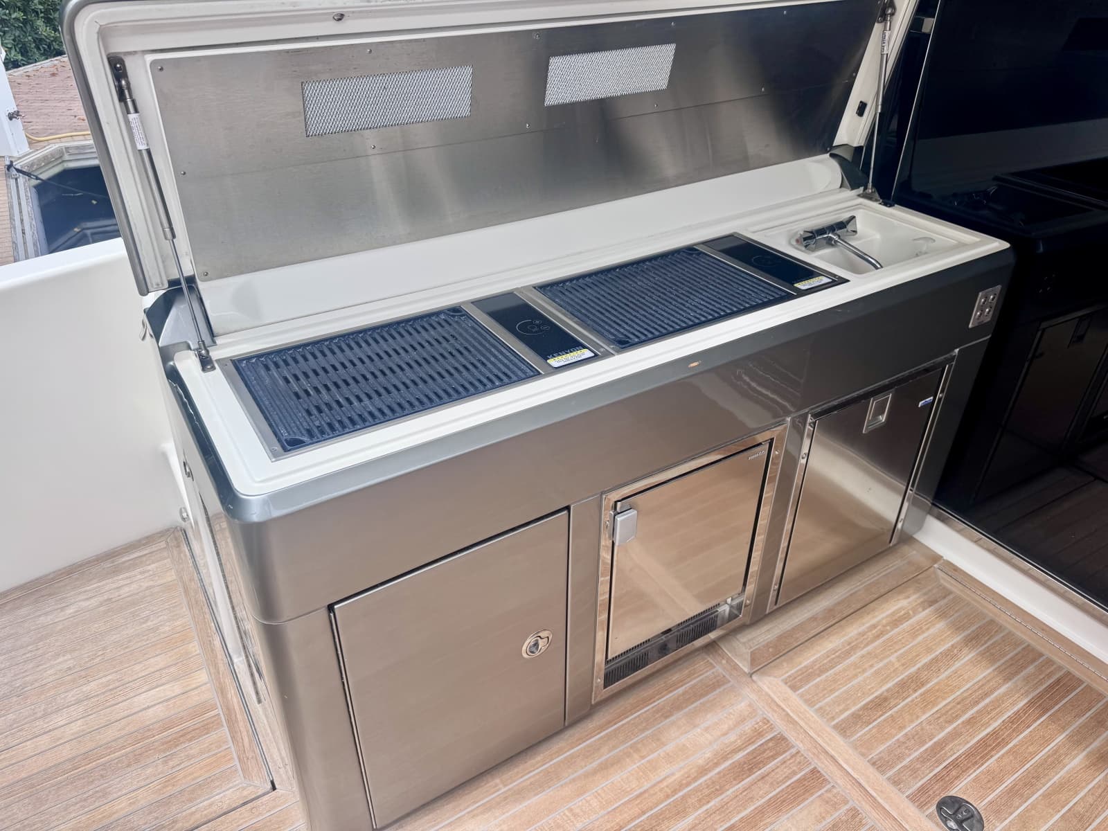 2020 Riviera 4800 Sport Yacht - Photo 10