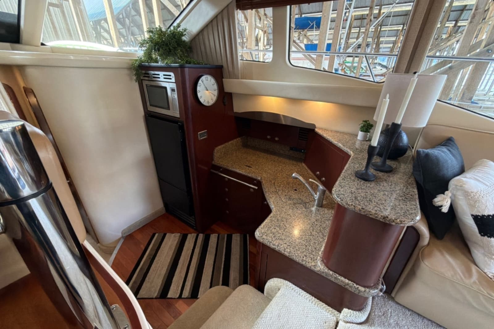 2007 Sea Ray 44 Sedan Bridge - Photo 21