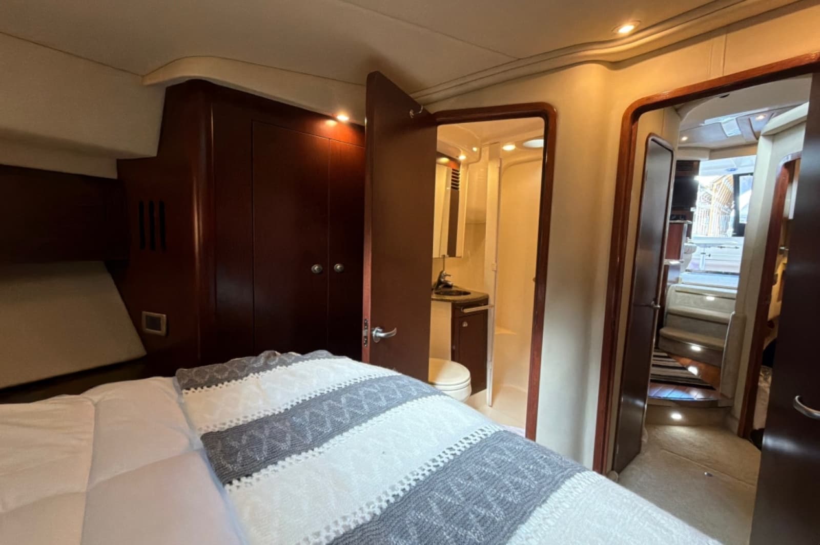 2007 Sea Ray 44 Sedan Bridge - Photo 34