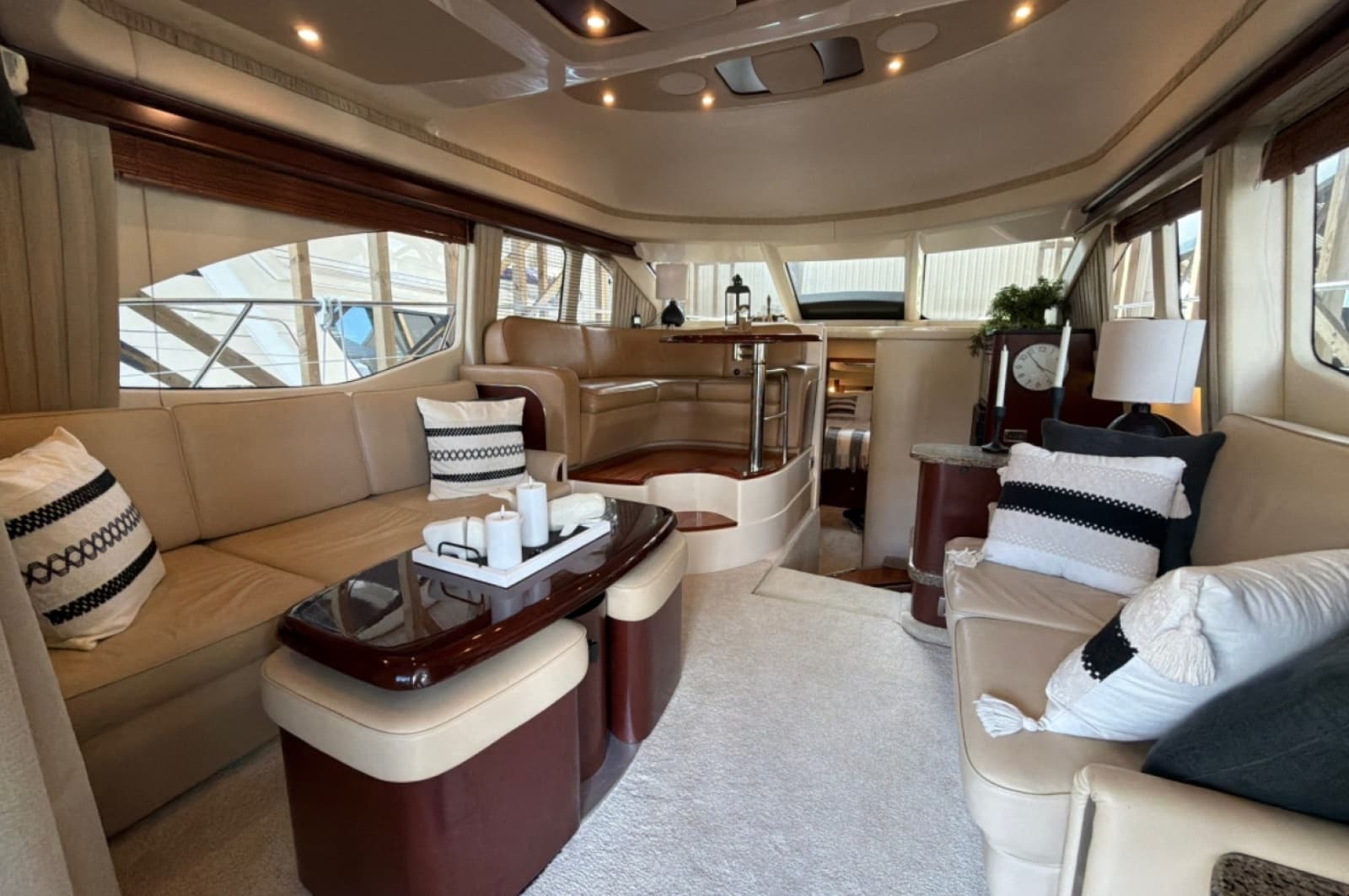 2007 Sea Ray 44 Sedan Bridge - Photo 16