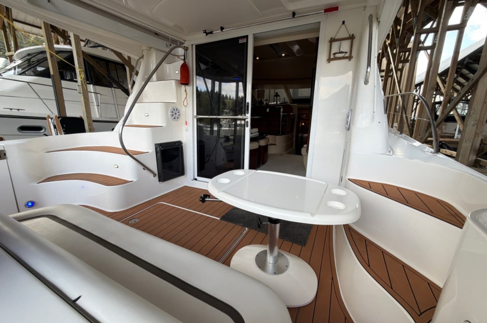 2007 Sea Ray 44 Sedan Bridge - Photo 12