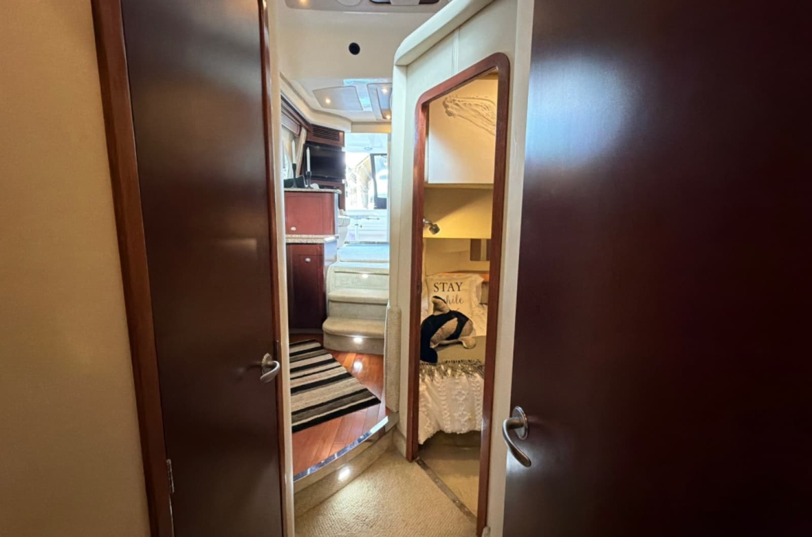 2007 Sea Ray 44 Sedan Bridge - Photo 37