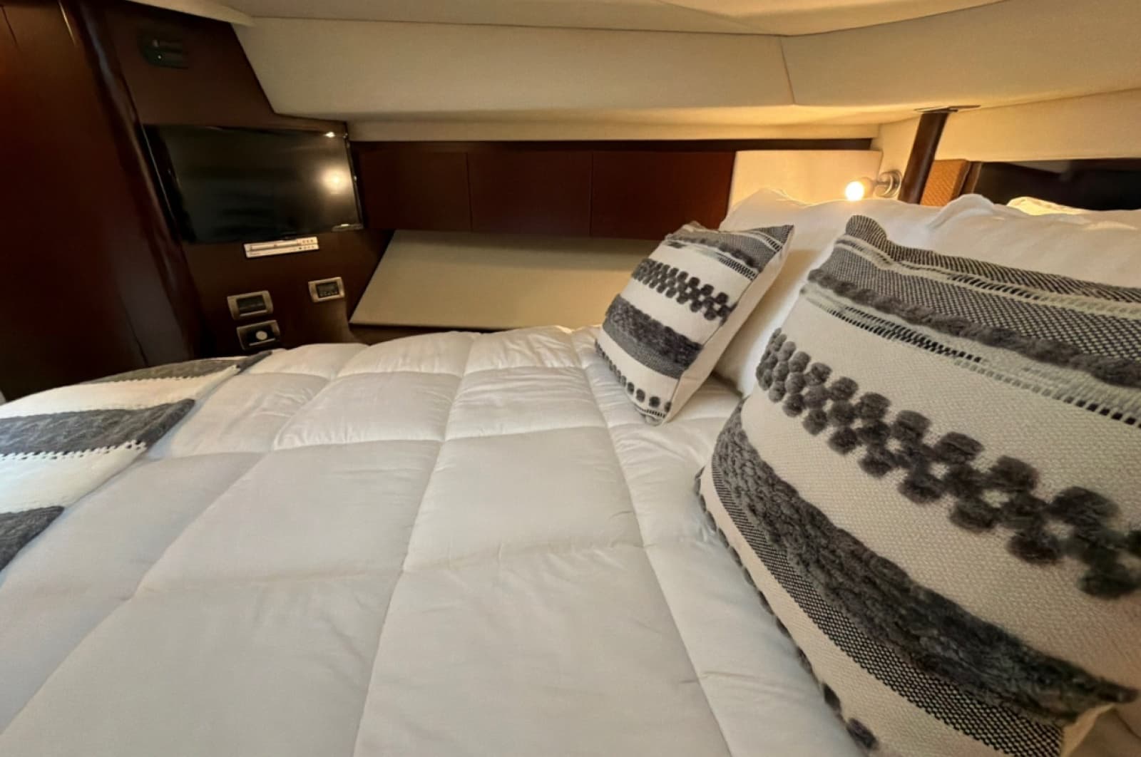 2007 Sea Ray 44 Sedan Bridge - Photo 32