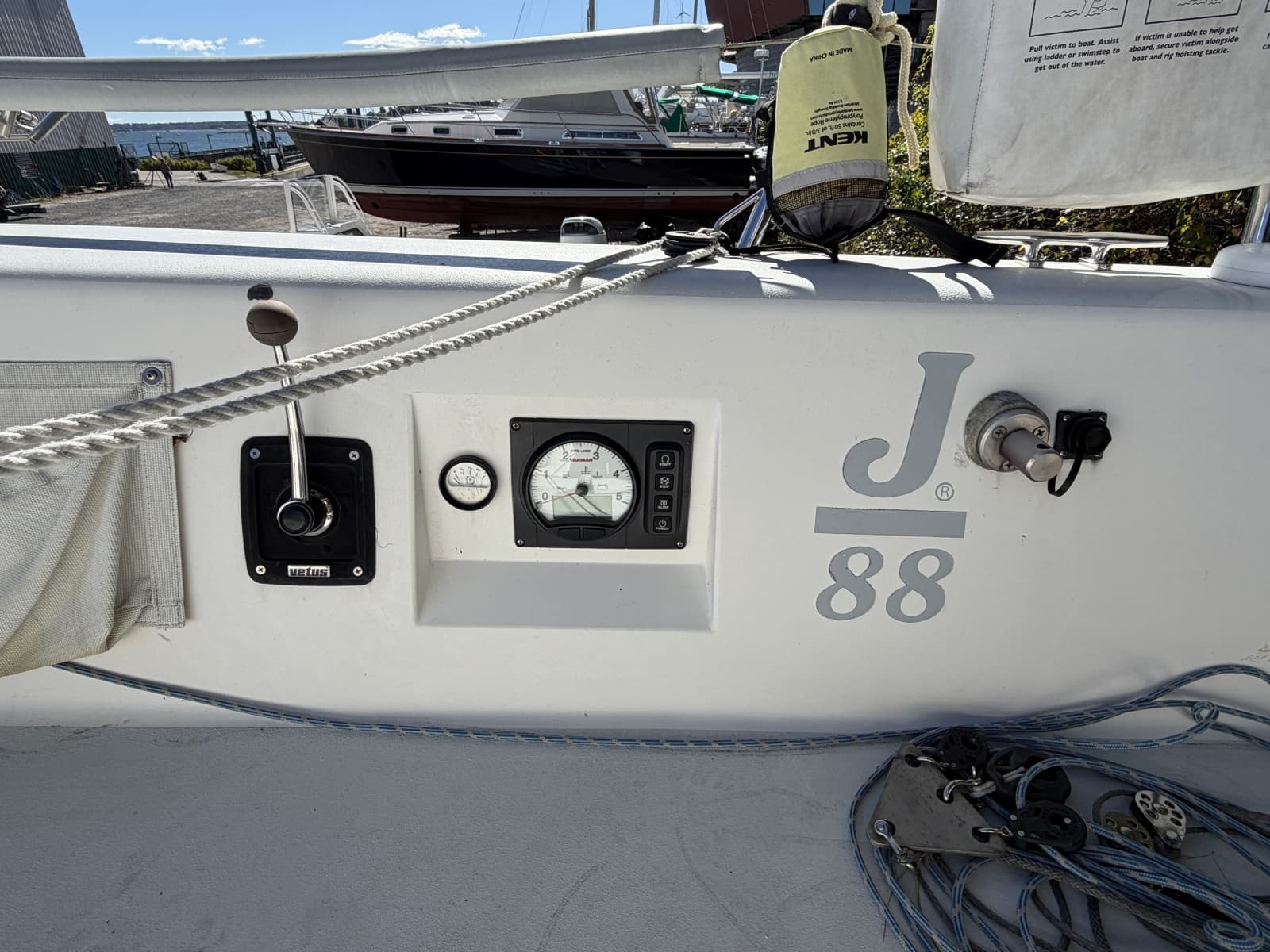 2014 J Boats J/88 - Photo 25