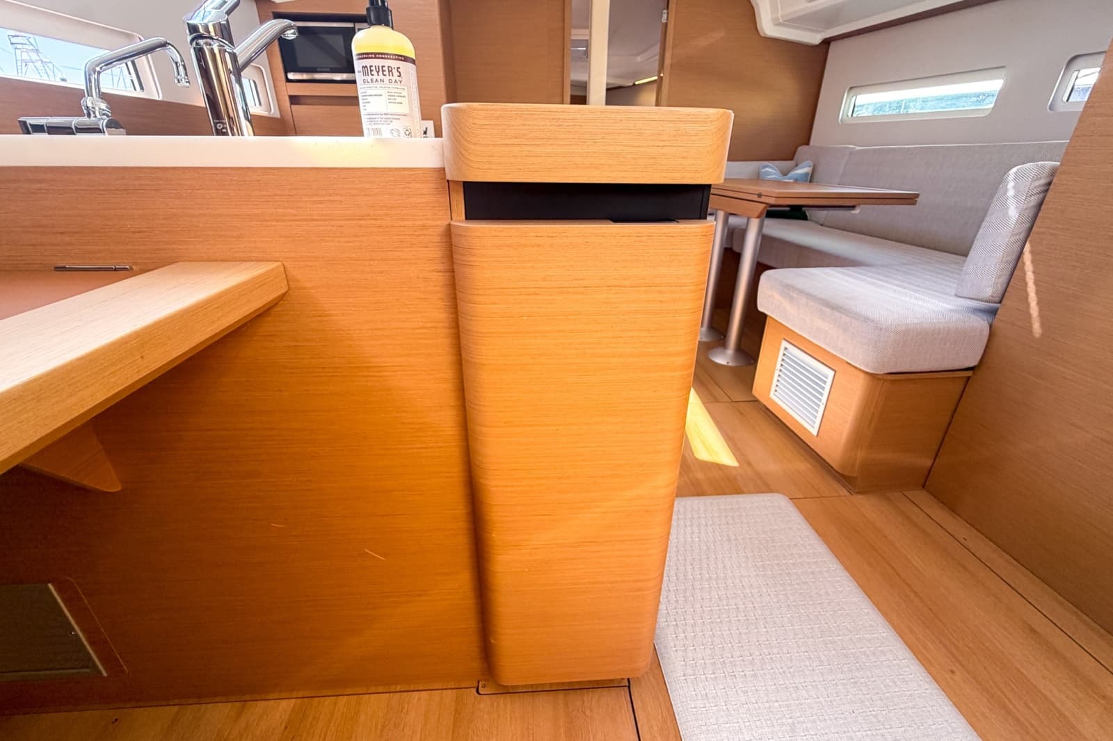 2024 Jeanneau Sun Odyssey 410 - Photo 8