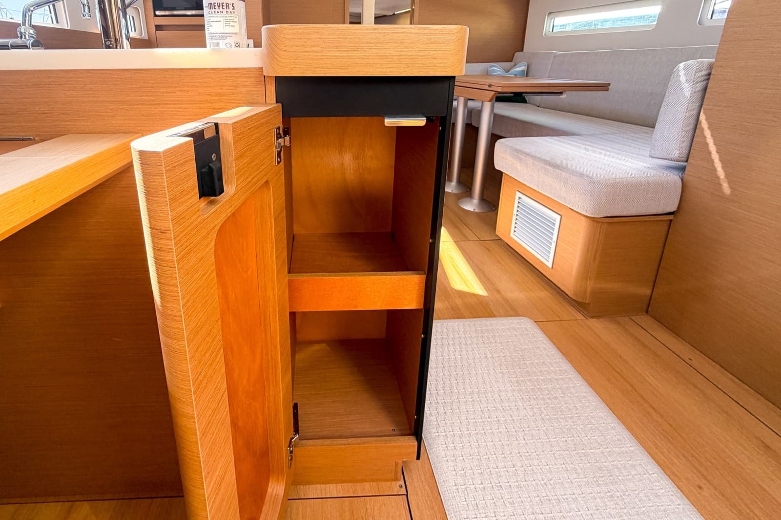 2024 Jeanneau Sun Odyssey 410 - Photo 9
