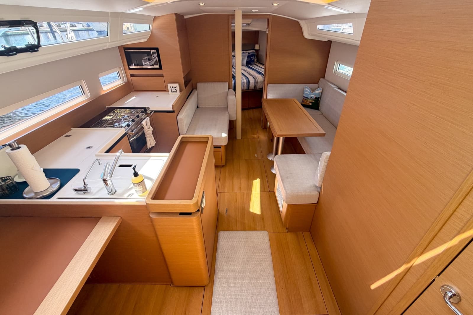 2024 Jeanneau Sun Odyssey 410 - Photo 3
