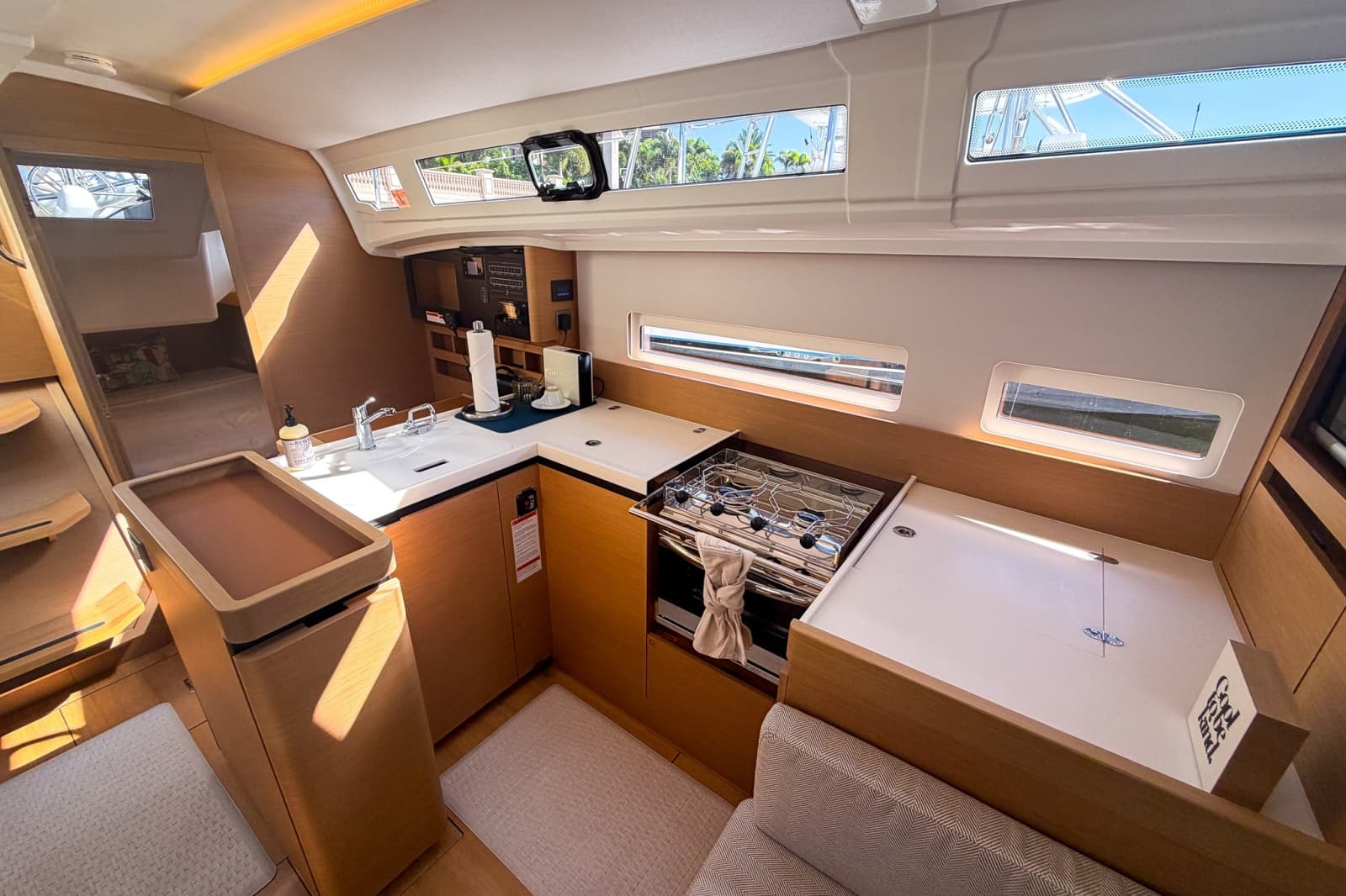 2024 Jeanneau Sun Odyssey 410 - Photo 10
