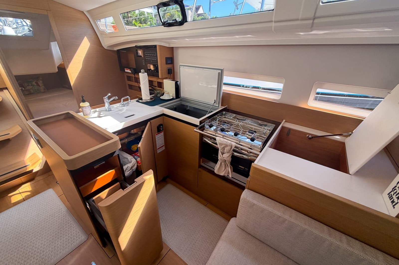 2024 Jeanneau Sun Odyssey 410 - Photo 11