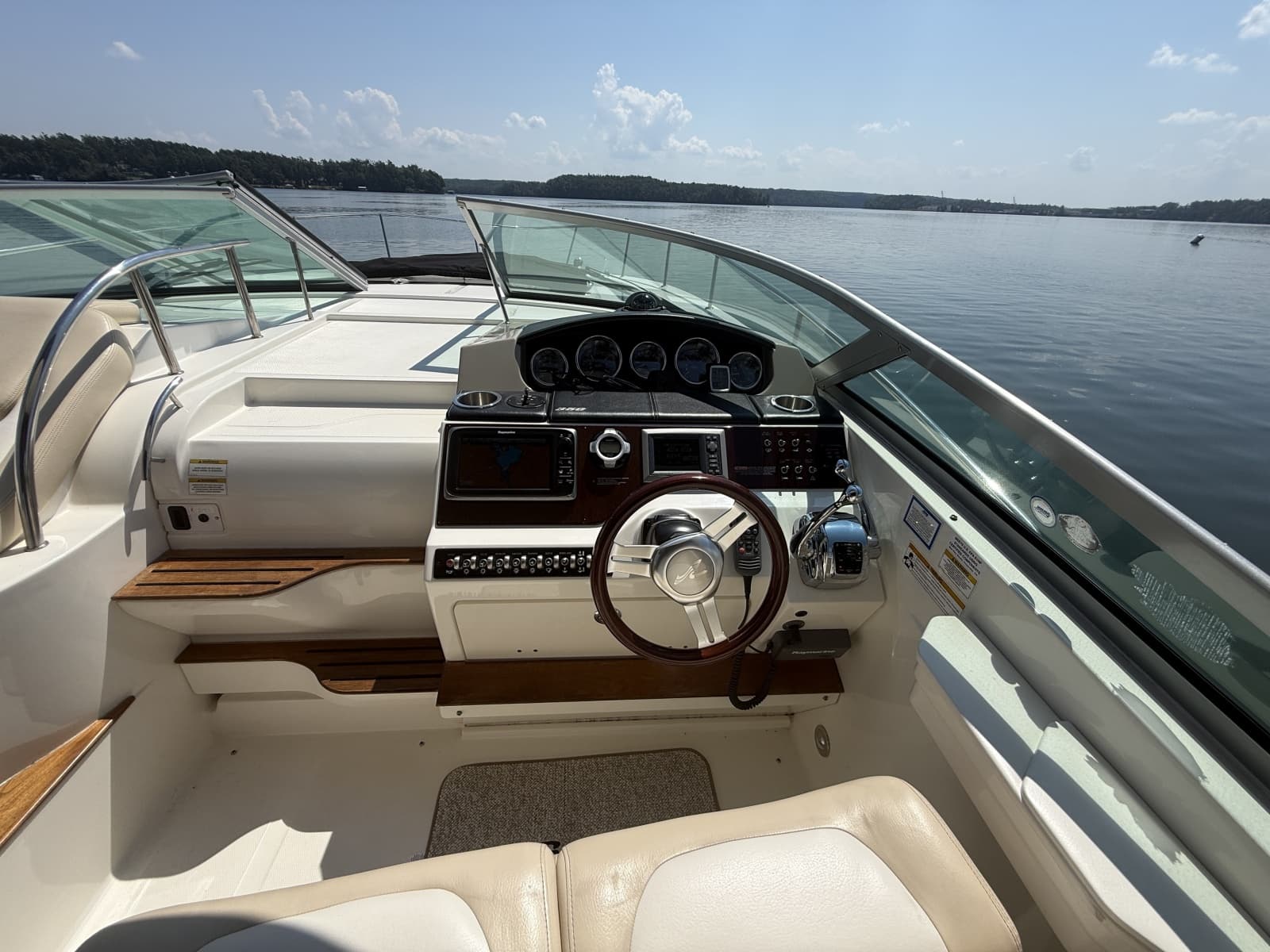 2013 Sea Ray Sundancer 350 - Photo 15