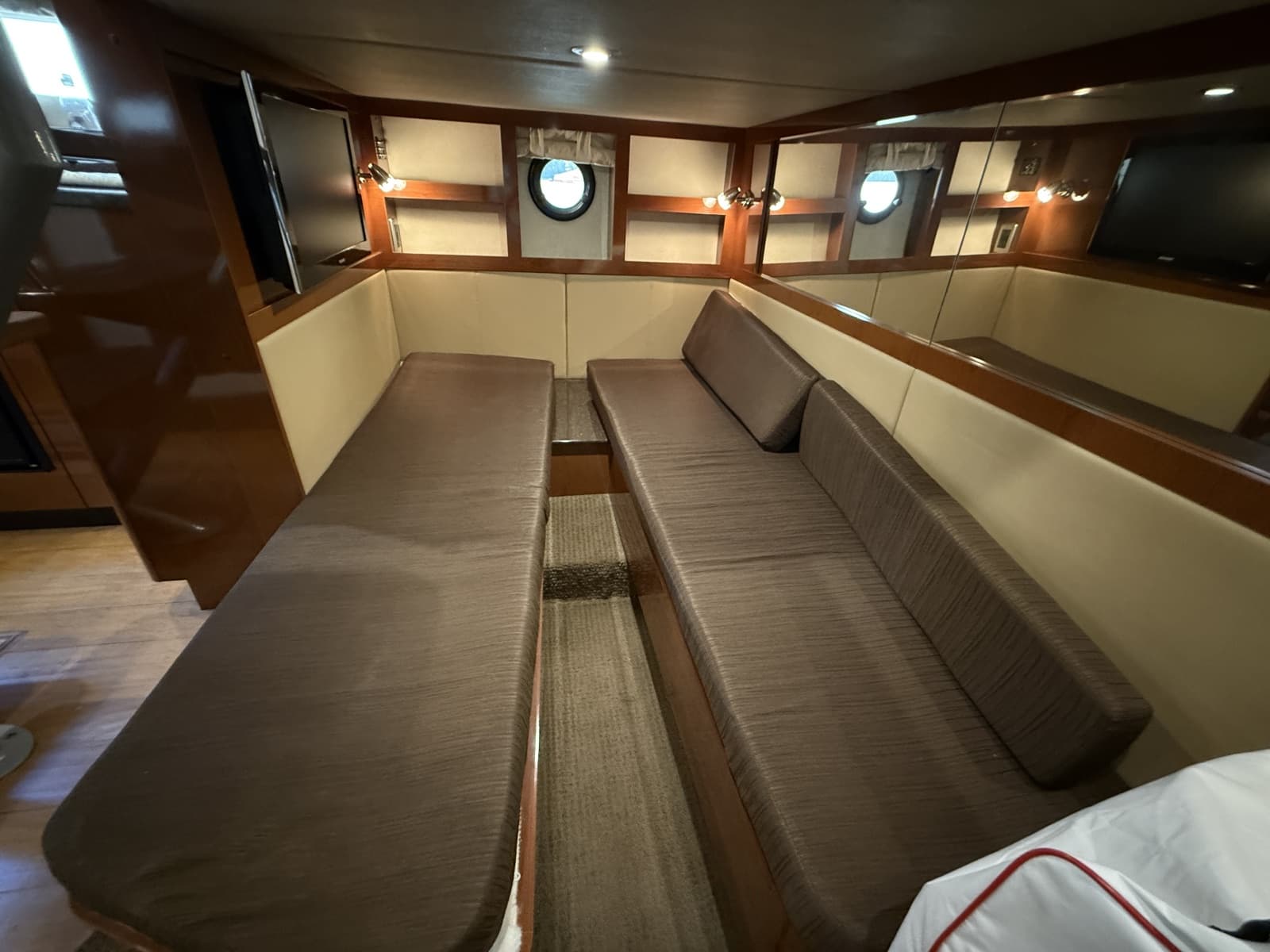 2013 Sea Ray Sundancer 350 - Photo 34