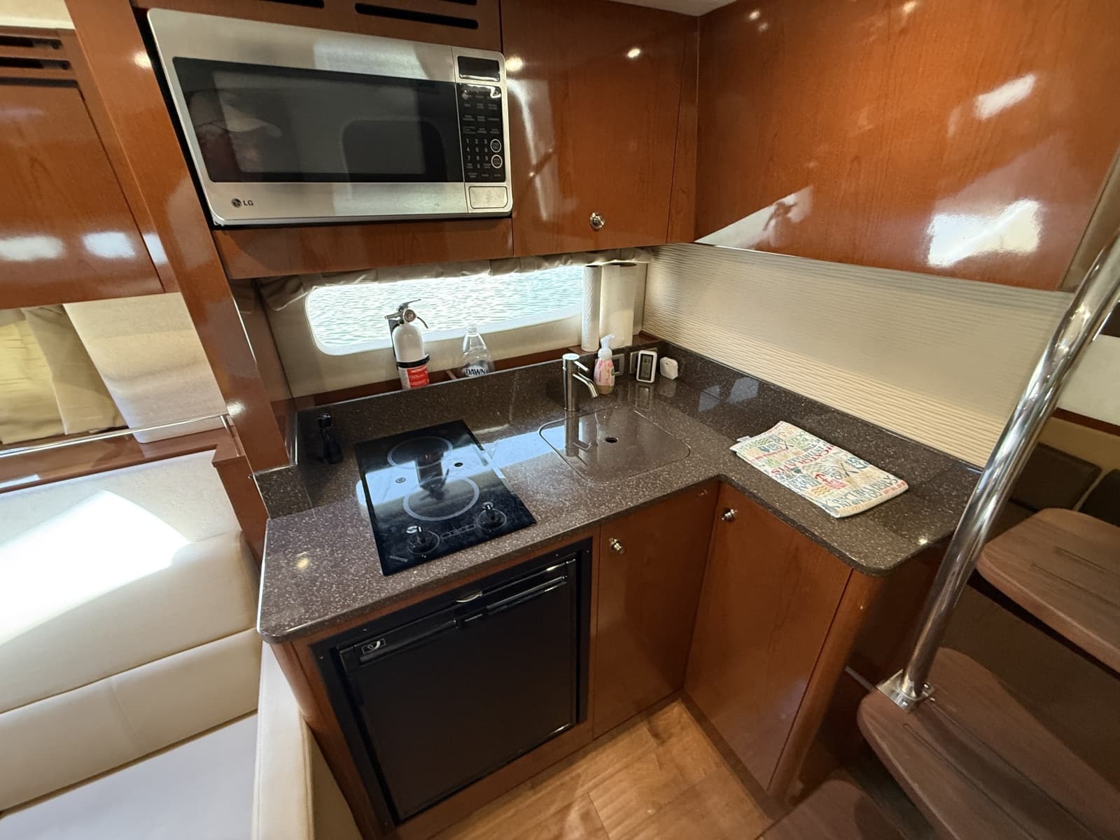2013 Sea Ray Sundancer 350 - Photo 28