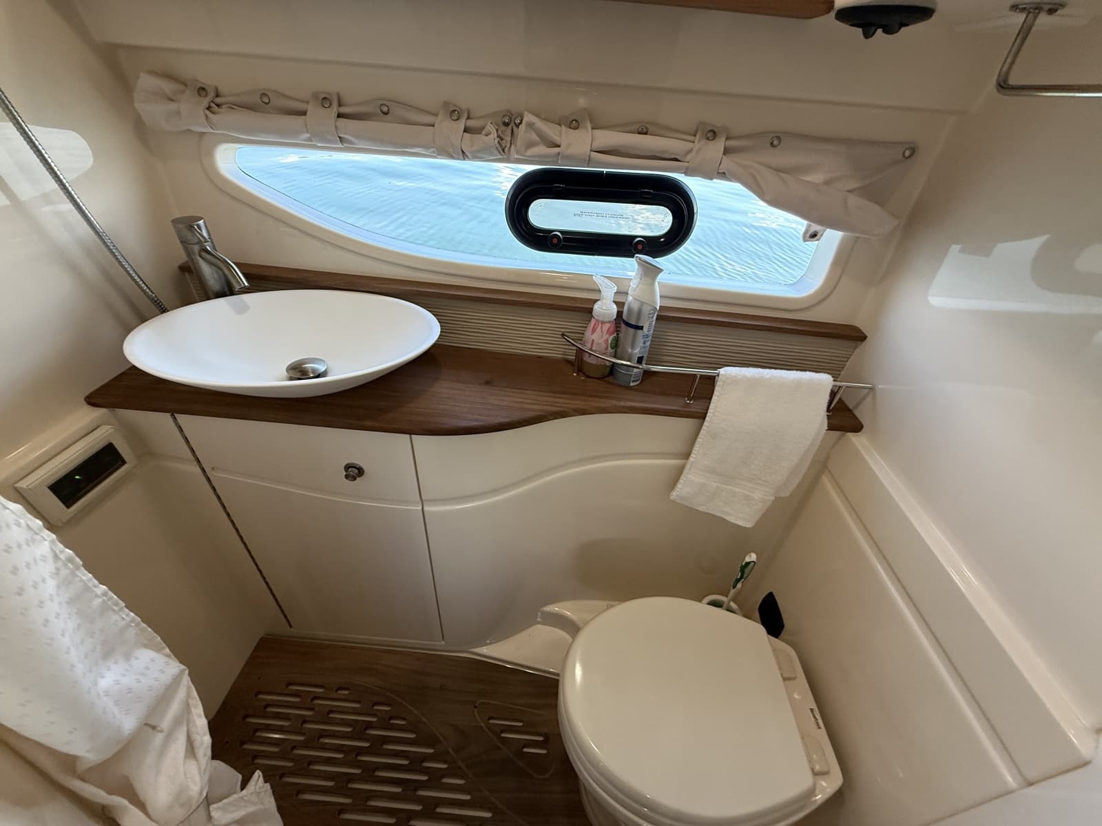 2013 Sea Ray Sundancer 350 - Photo 37