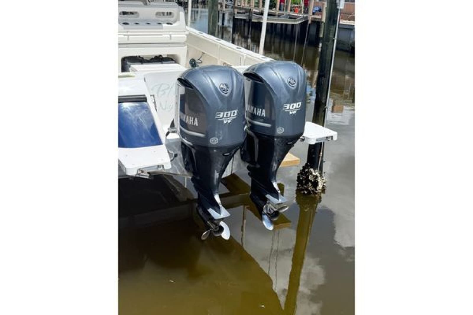 2014 Intrepid 327 - Photo 24