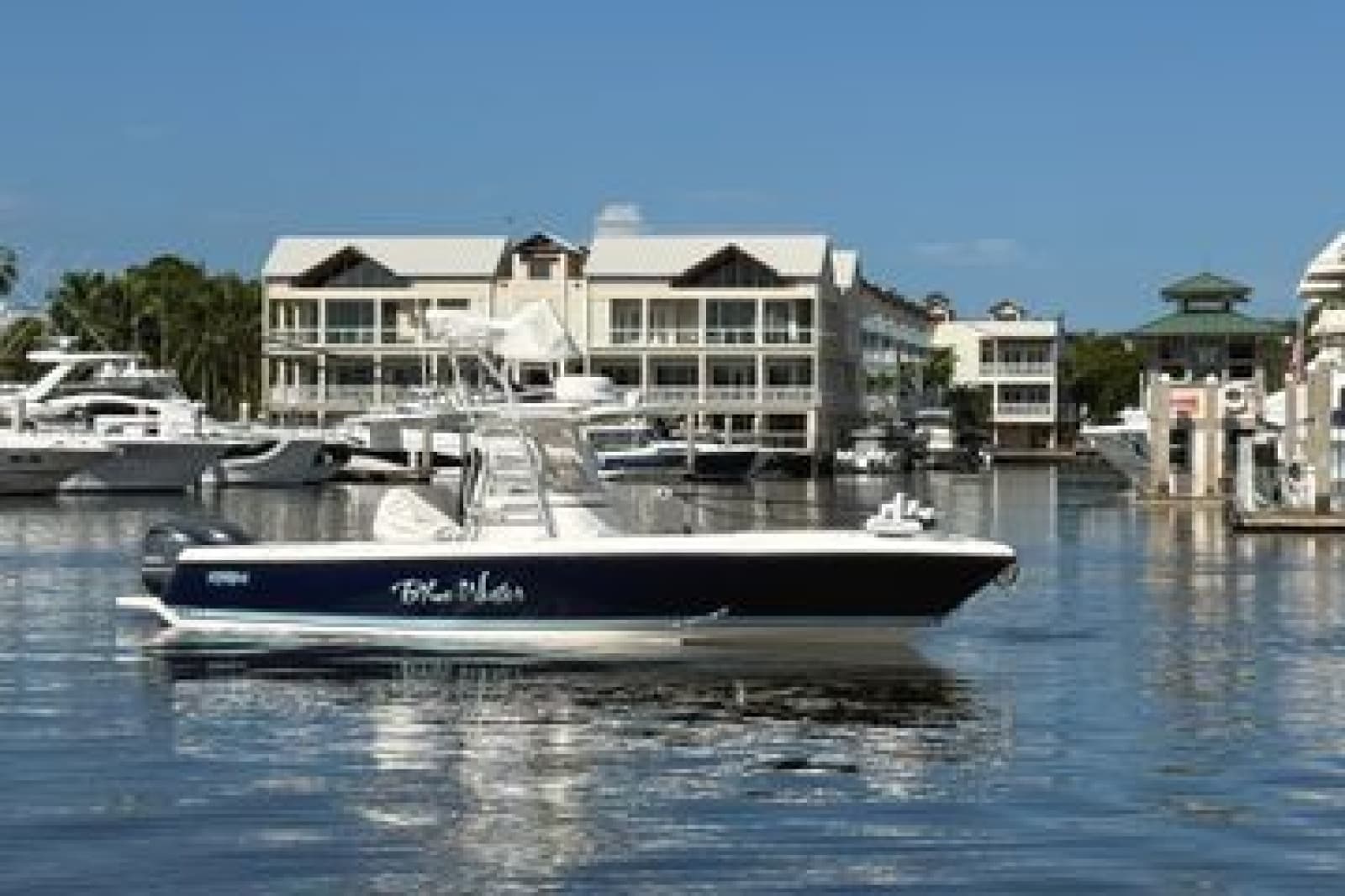 2014 Intrepid 327 - Photo 2