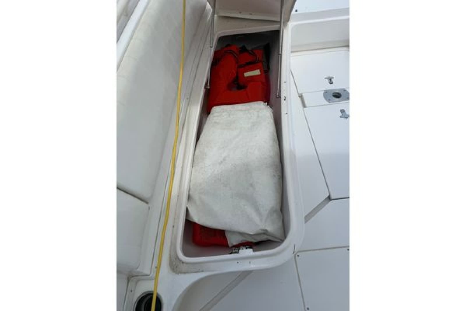 2014 Intrepid 327 - Photo 18