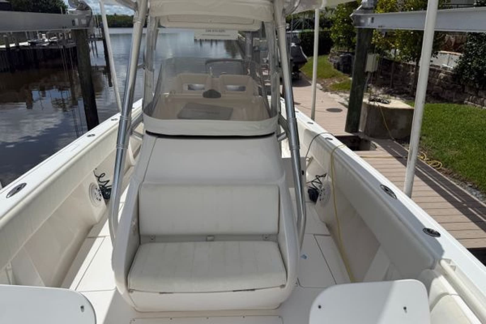 2014 Intrepid 327 - Photo 14