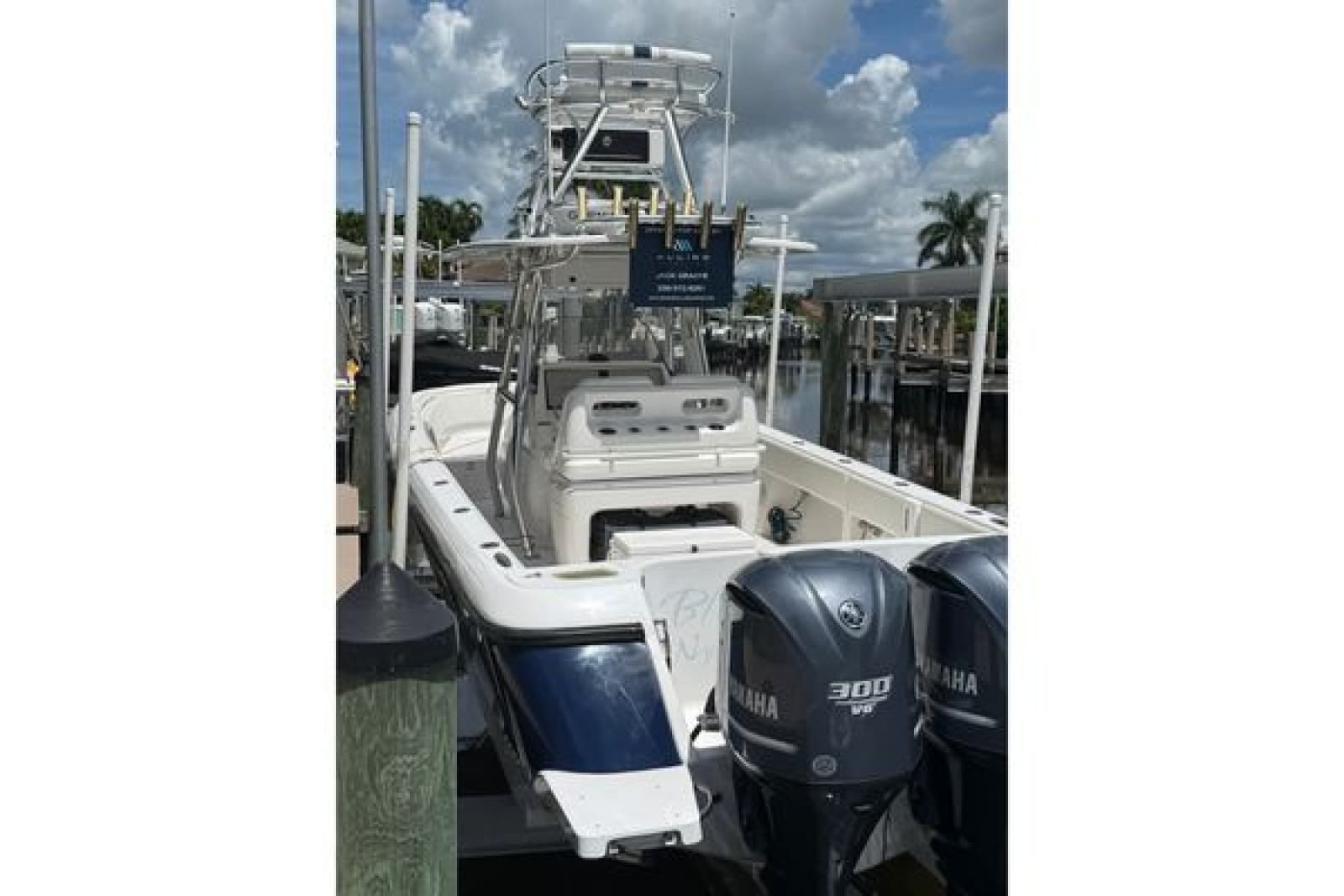 2014 Intrepid 327 - Photo 10
