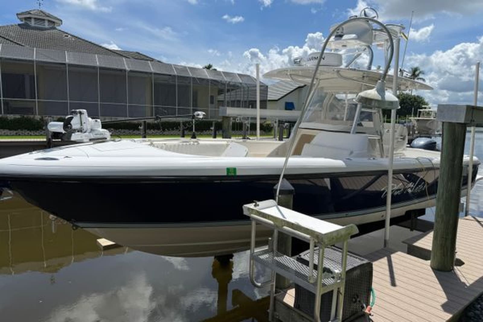 2014 Intrepid 327 - Photo 9