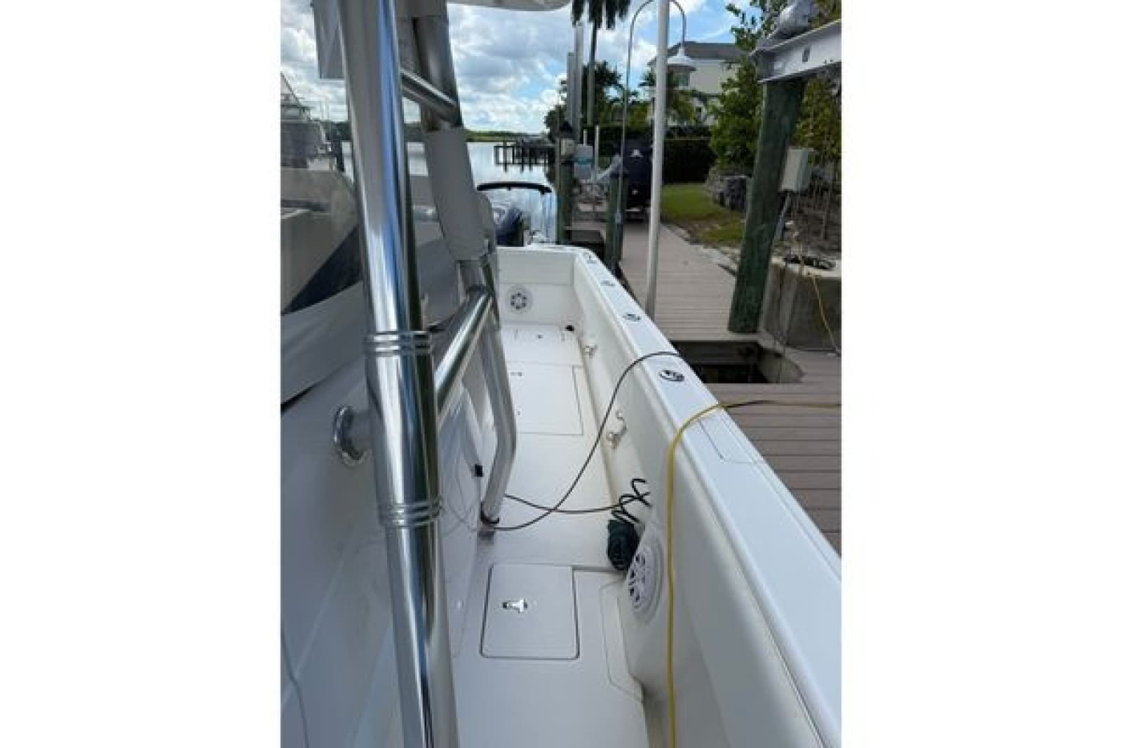 2014 Intrepid 327 - Photo 16