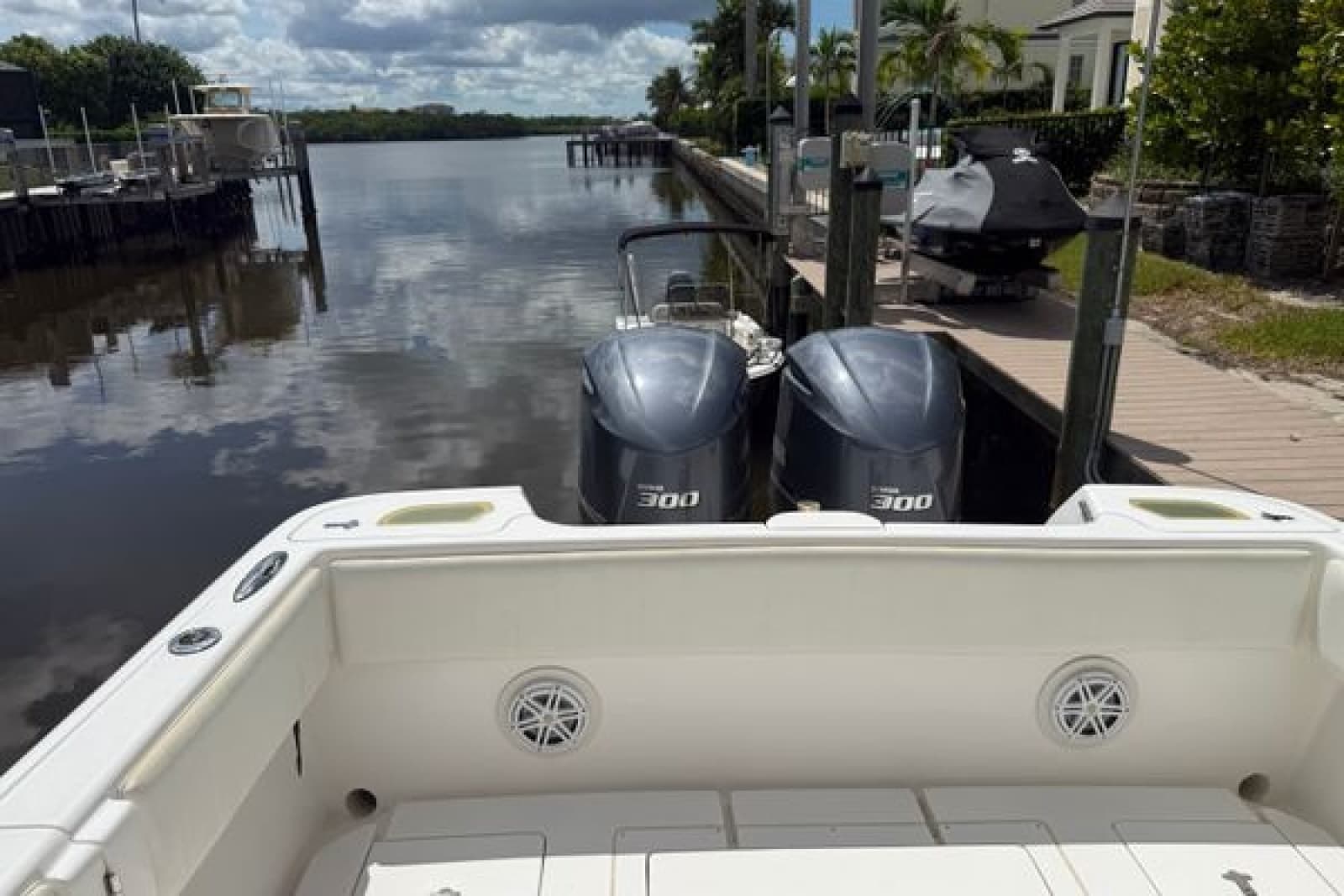 2014 Intrepid 327 - Photo 23