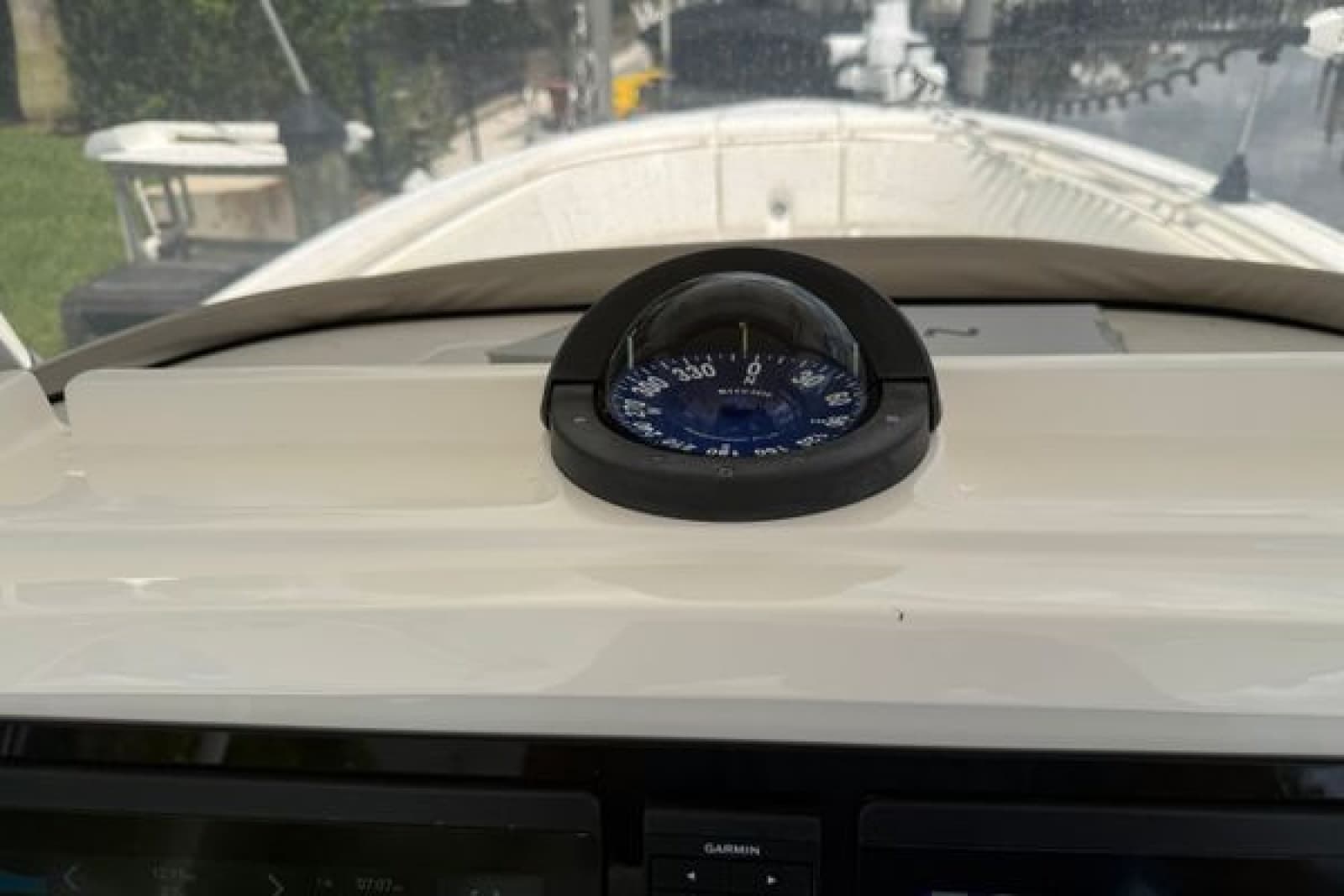 2014 Intrepid 327 - Photo 27