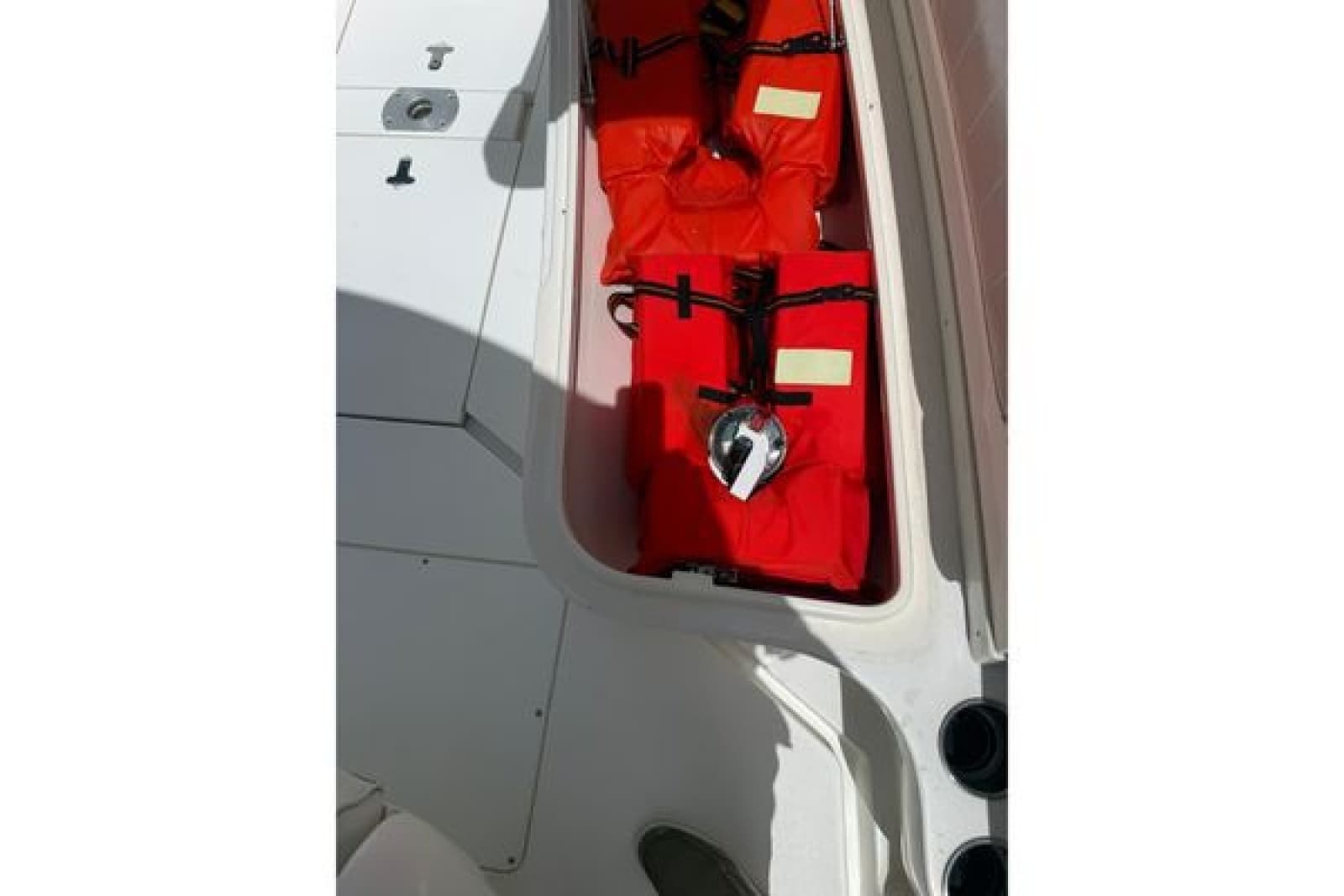 2014 Intrepid 327 - Photo 17