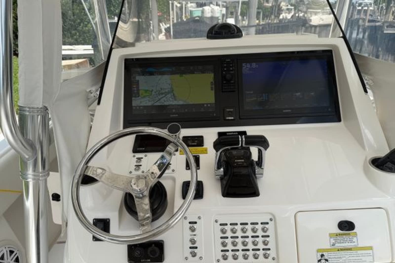 2014 Intrepid 327 - Photo 26