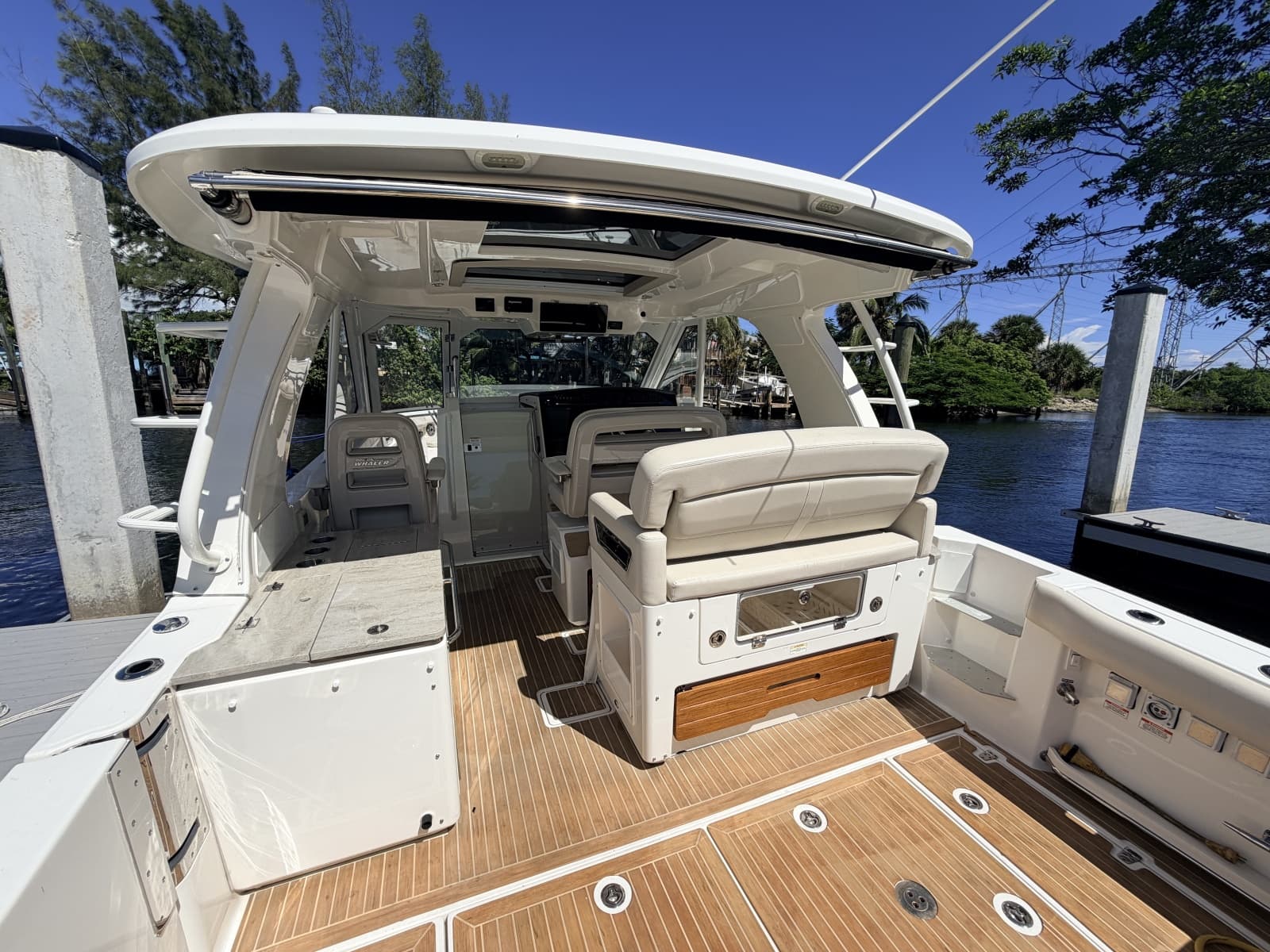 2020 Boston Whaler  - Photo 9