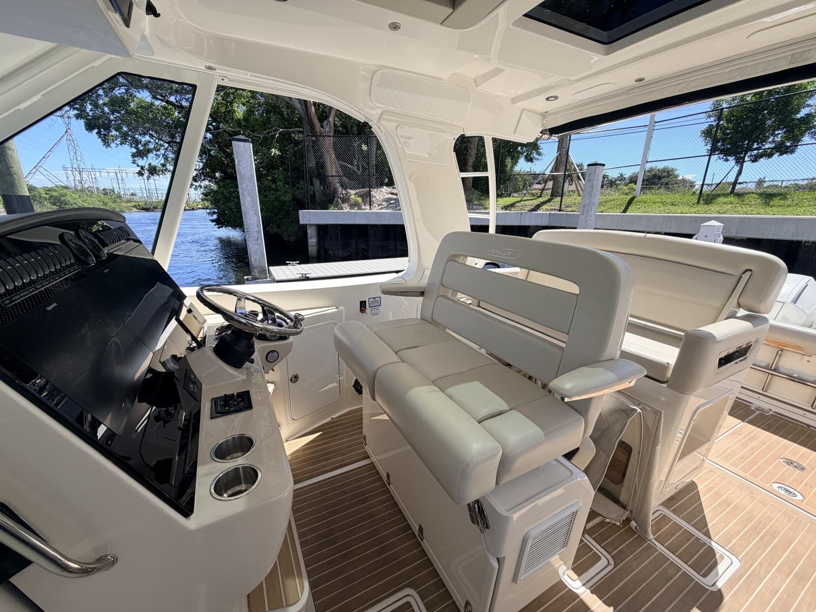2020 Boston Whaler  - Photo 12