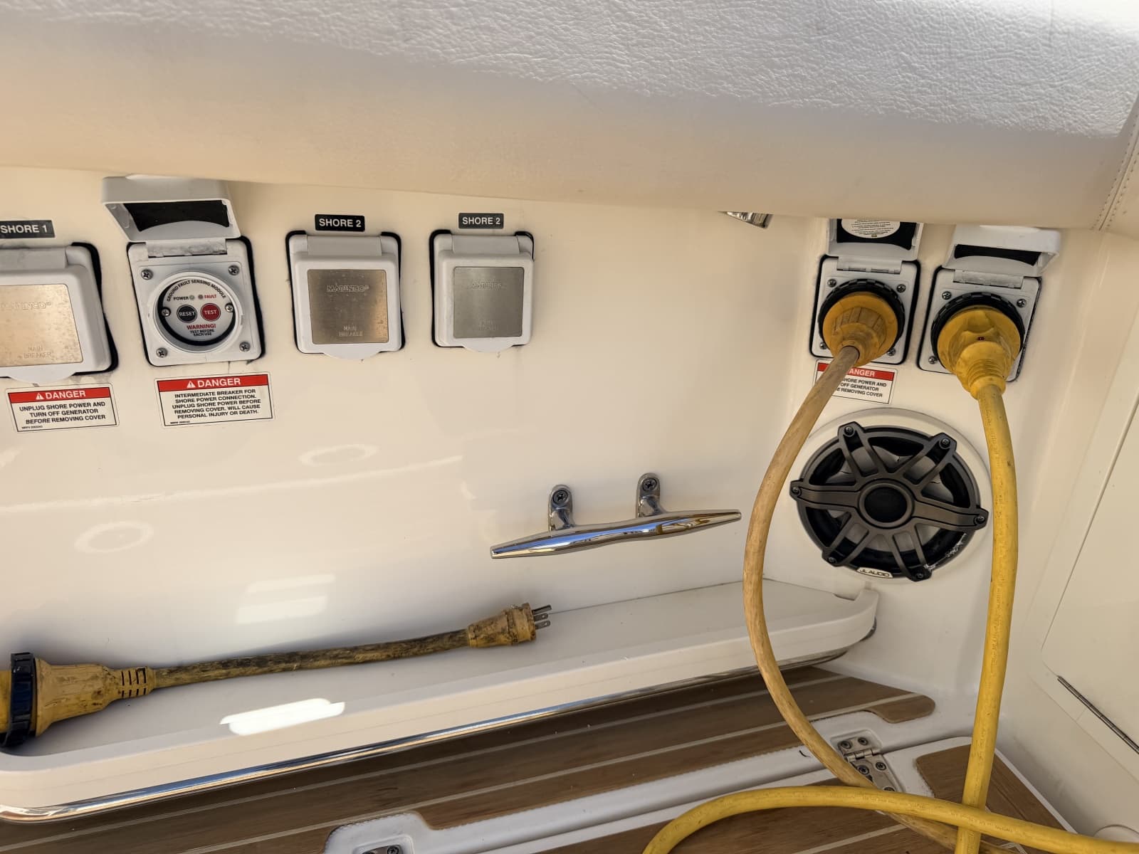 2020 Boston Whaler  - Photo 20