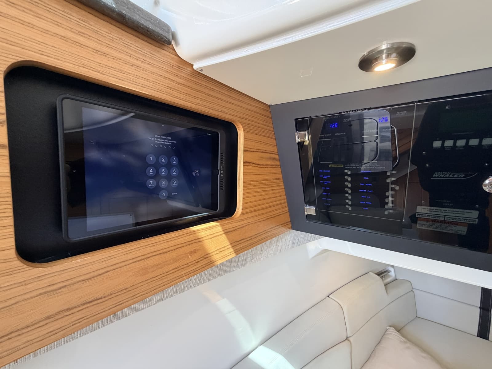 2020 Boston Whaler  - Photo 19