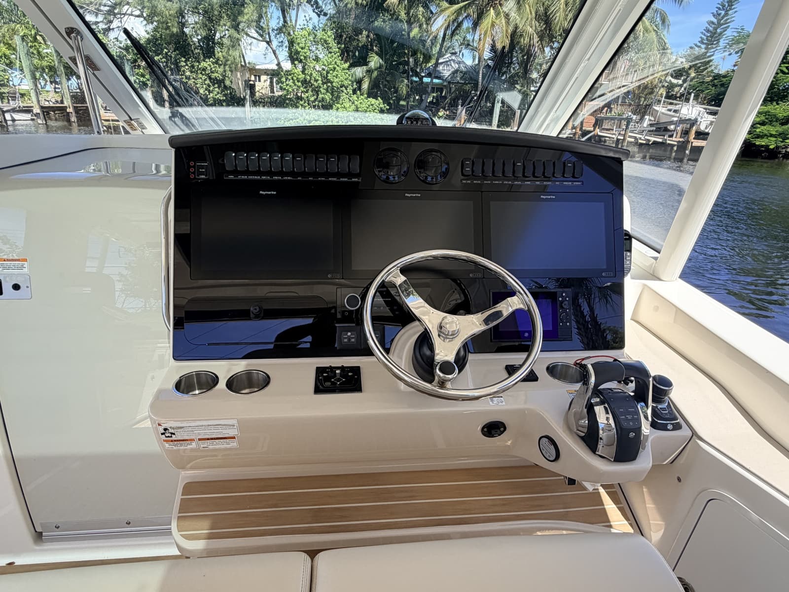 2020 Boston Whaler  - Photo 13