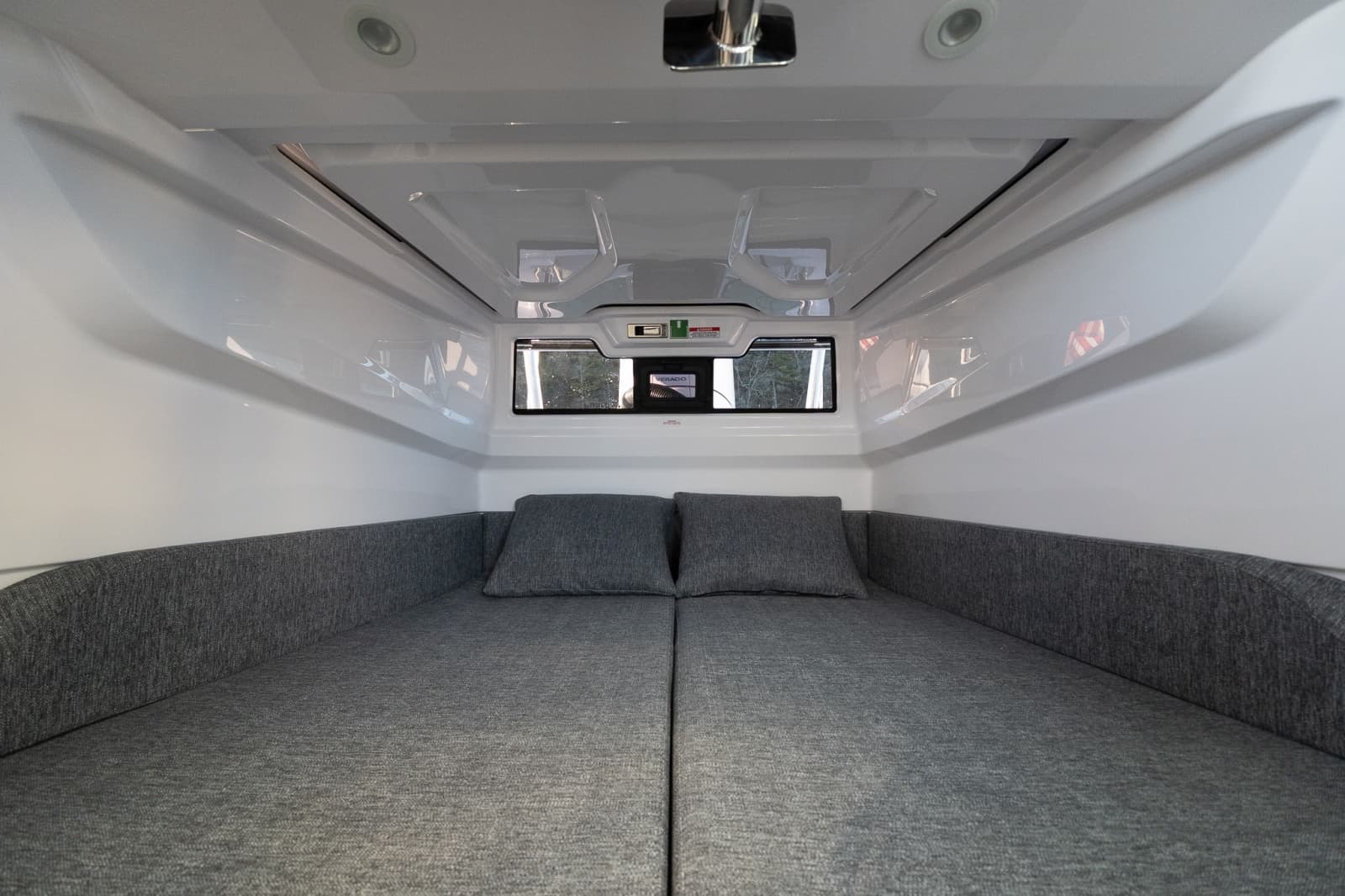 2026 Axopar Cross Cabin - Photo 35