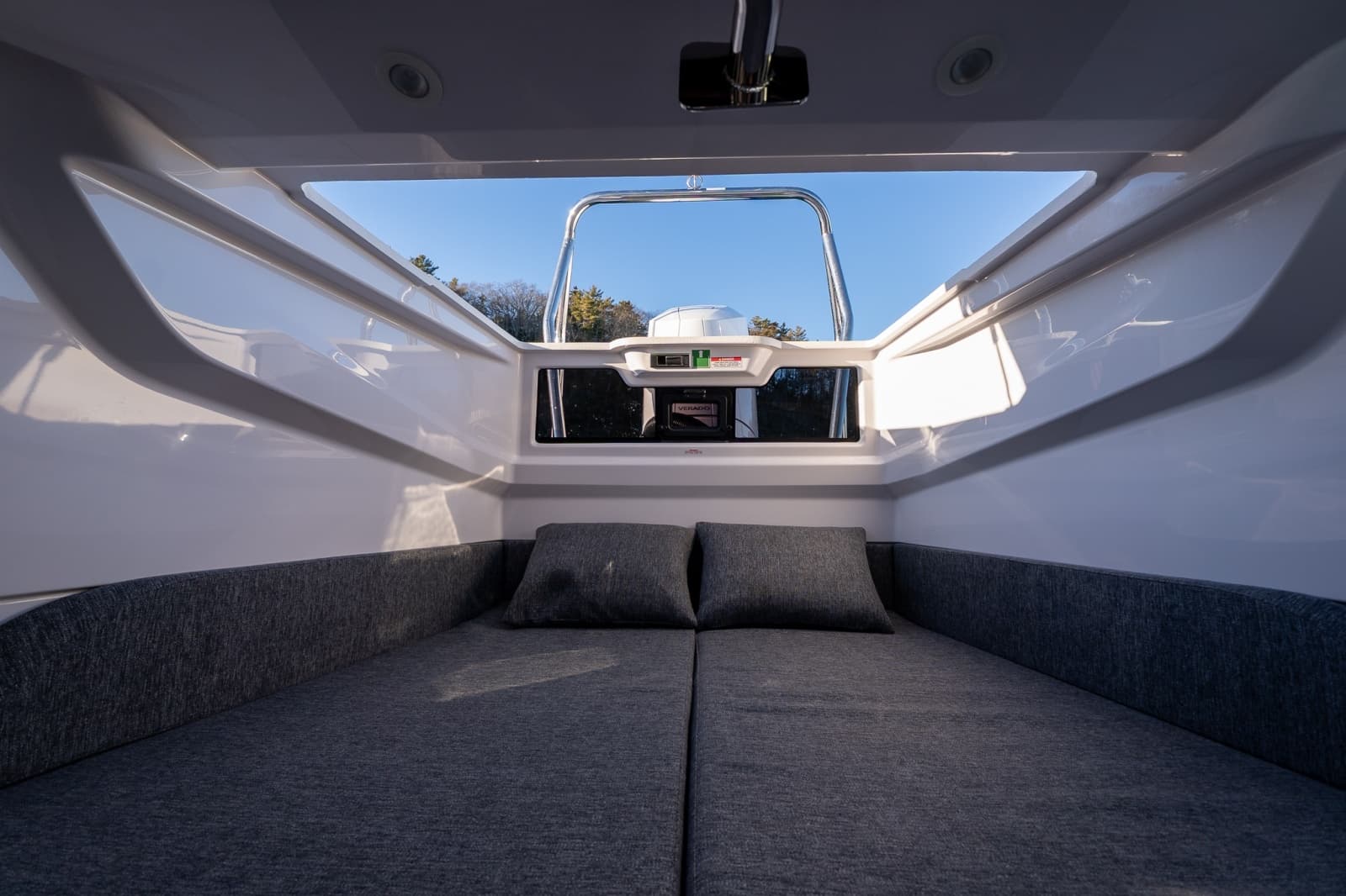 2026 Axopar Cross Cabin - Photo 36
