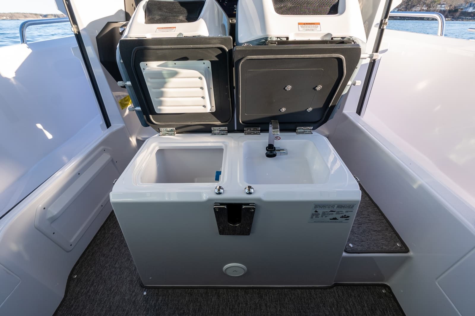 2026 Axopar Cross Cabin - Photo 26