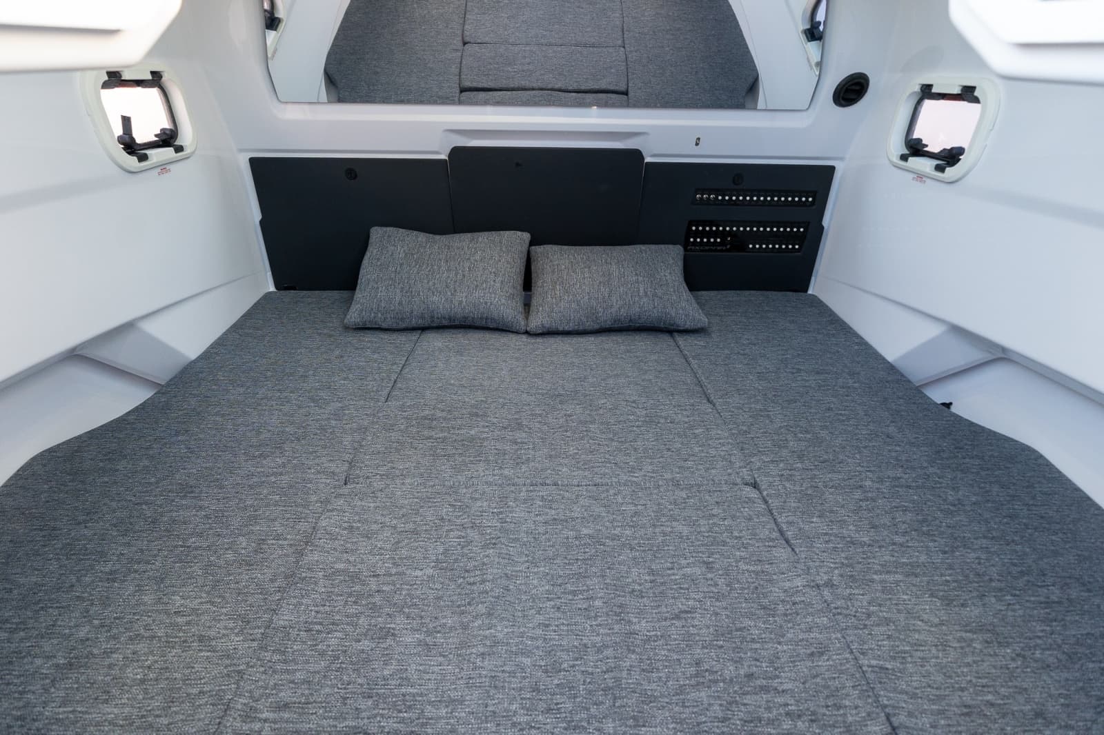 2026 Axopar Cross Cabin - Photo 33