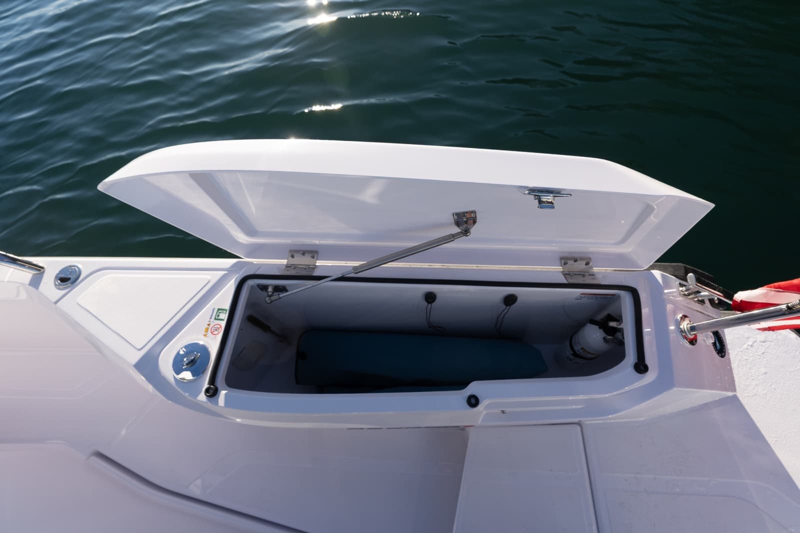 2026 Axopar Cross Cabin - Photo 21