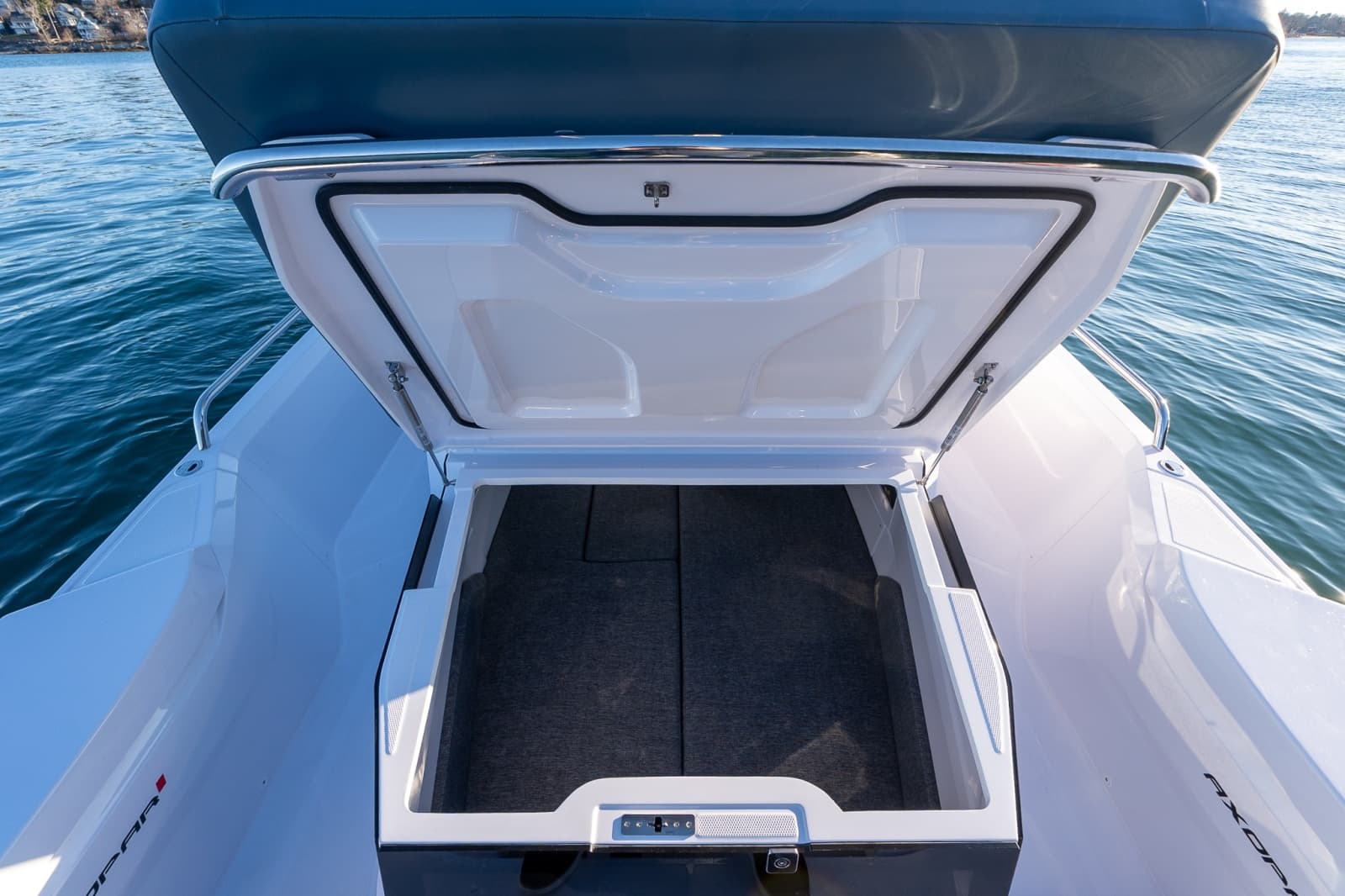 2026 Axopar Cross Cabin - Photo 22