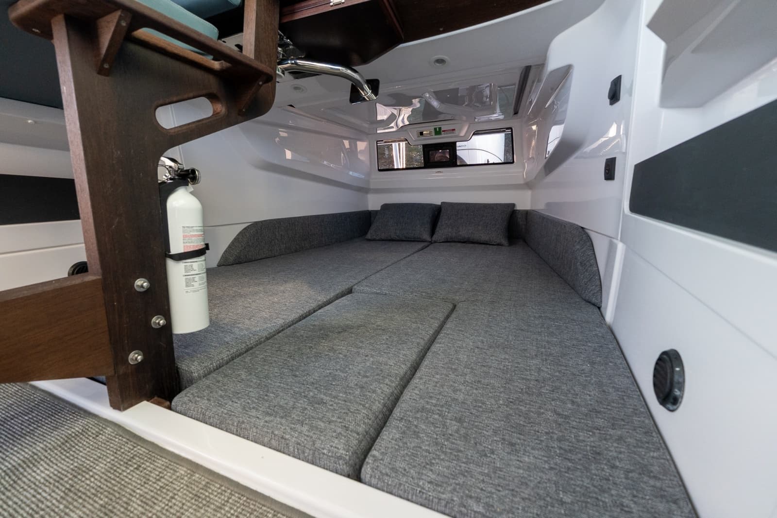 2026 Axopar Cross Cabin - Photo 34