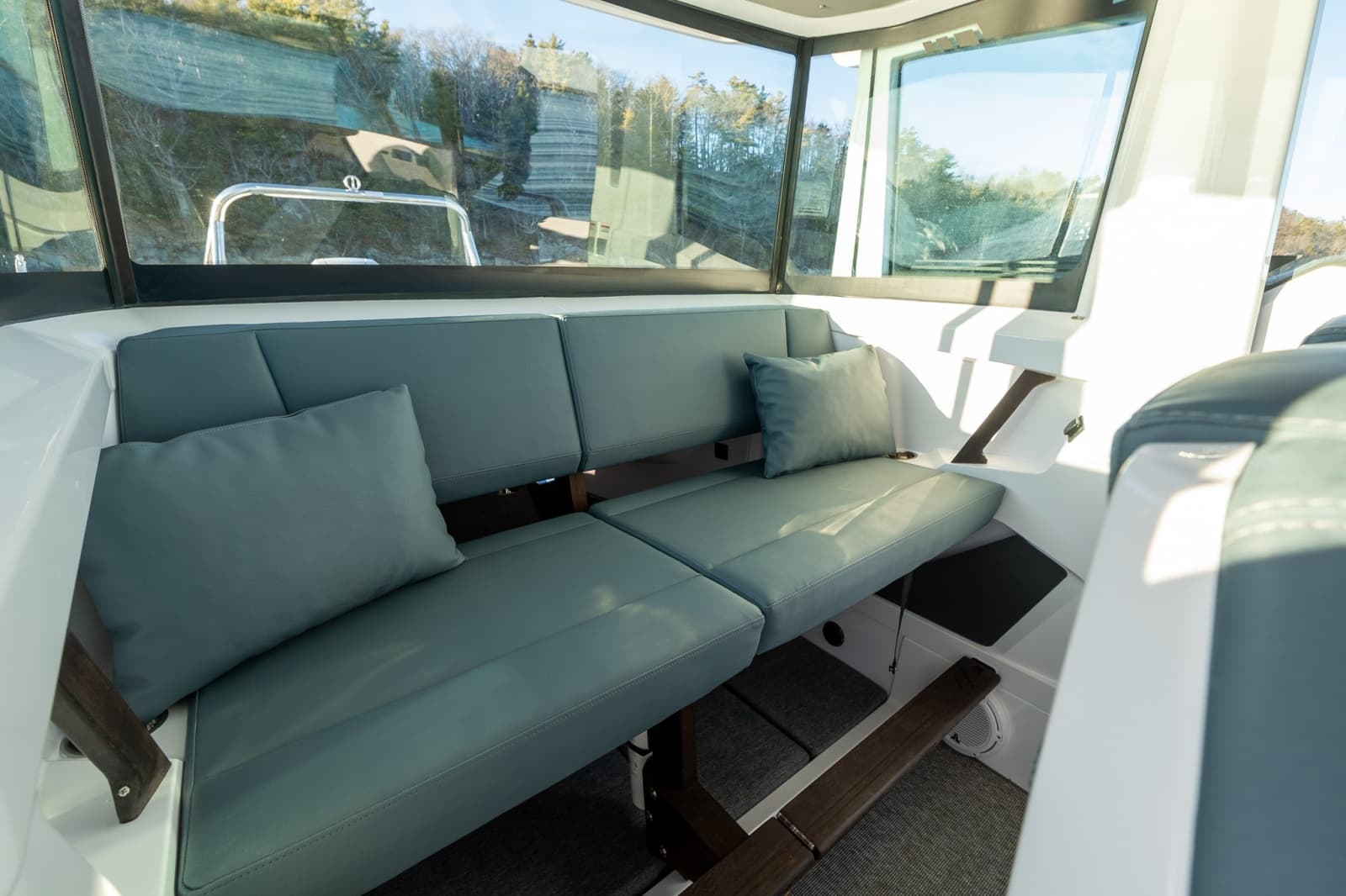 2026 Axopar Cross Cabin - Photo 28