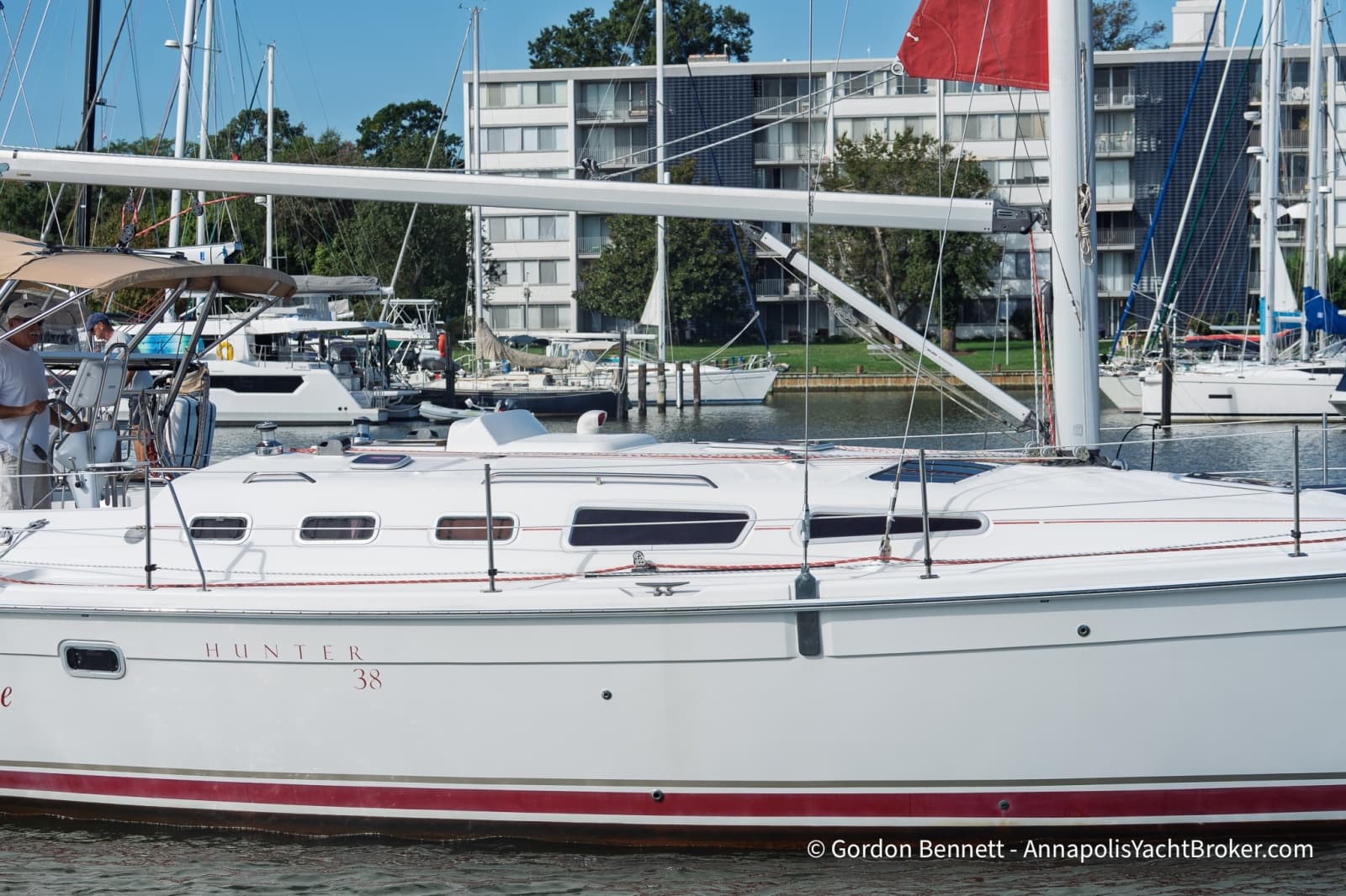 2005 Hunter 38 - Photo 12