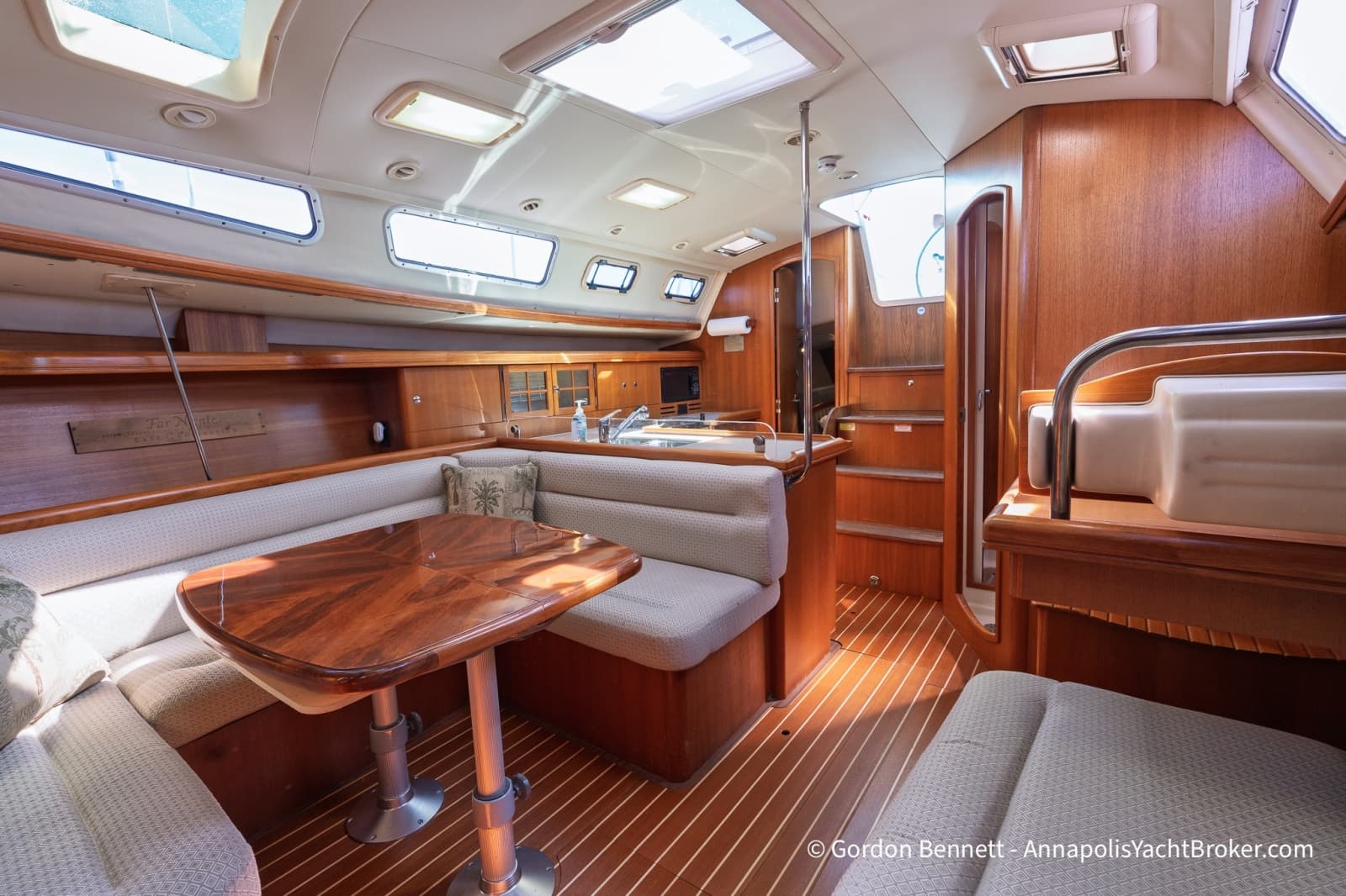 2005 Hunter 38 - Photo 45