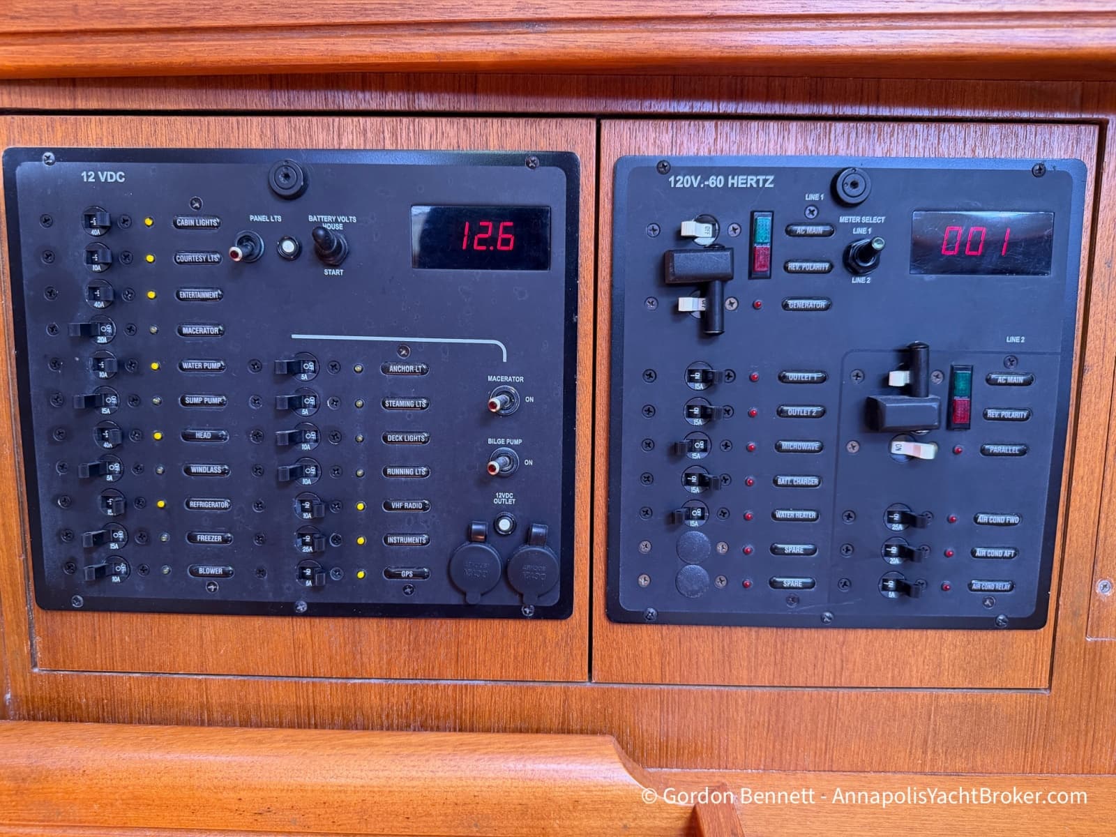 2005 Hunter 38 - Photo 57