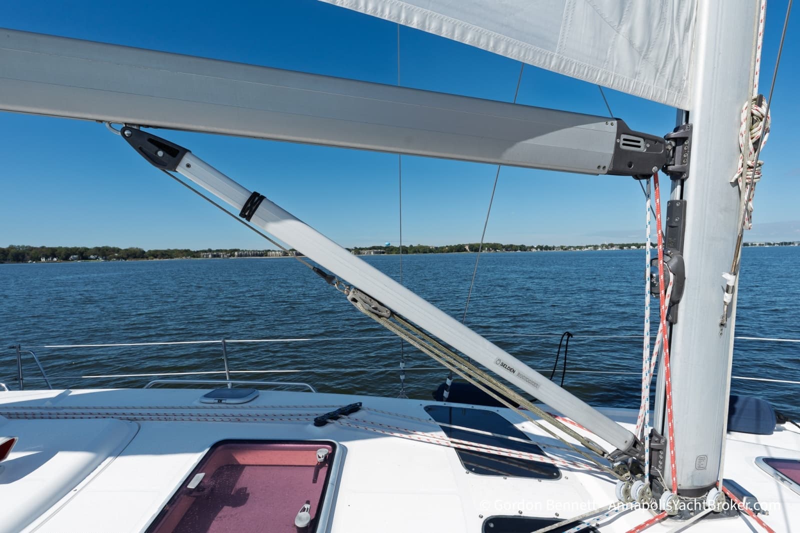 2005 Hunter 38 - Photo 20