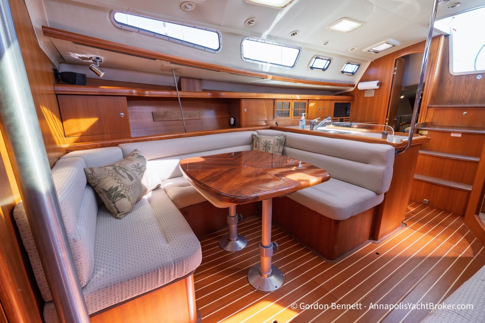 2005 Hunter 38 - Photo 44