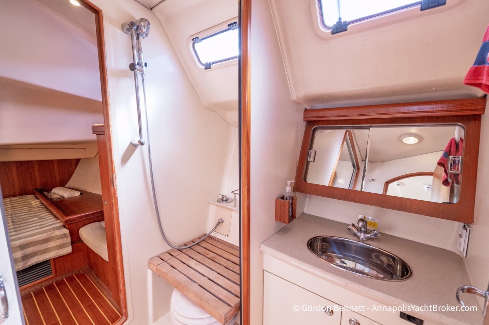 2005 Hunter 38 - Photo 52