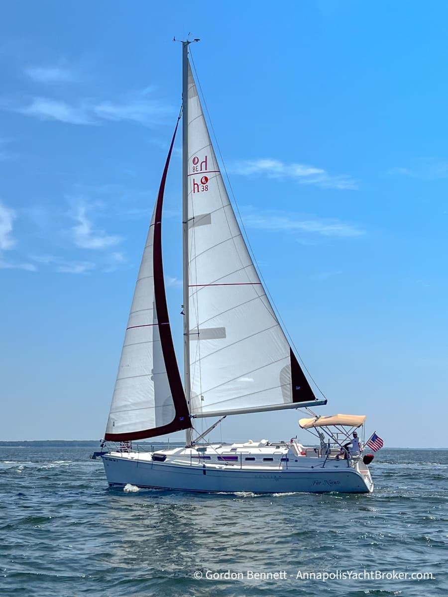 2005 Hunter 38 - Photo 73